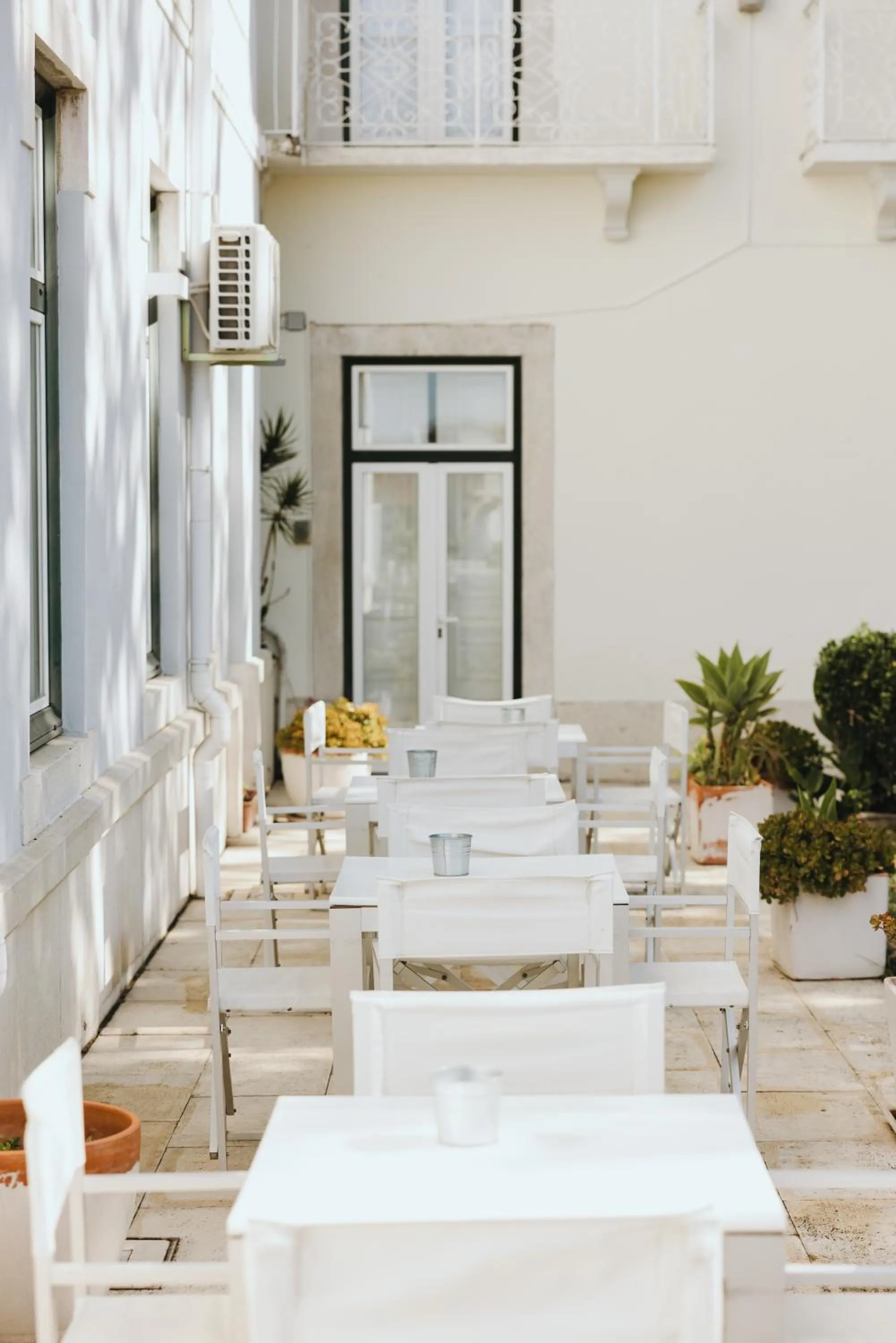 Patio in Lisb'on Hostel