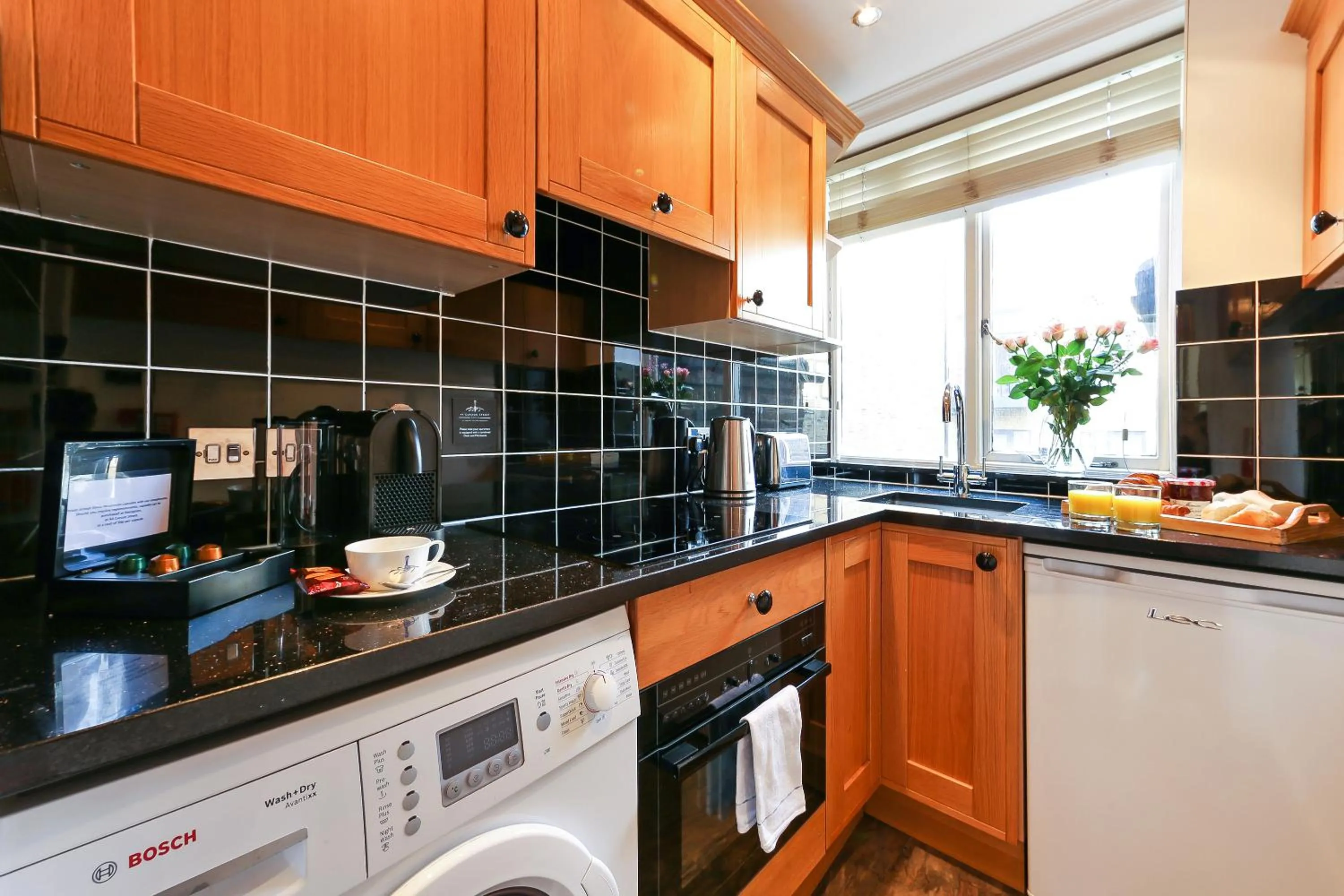 Kitchen or kitchenette in 10 Curzon Street by Mansley