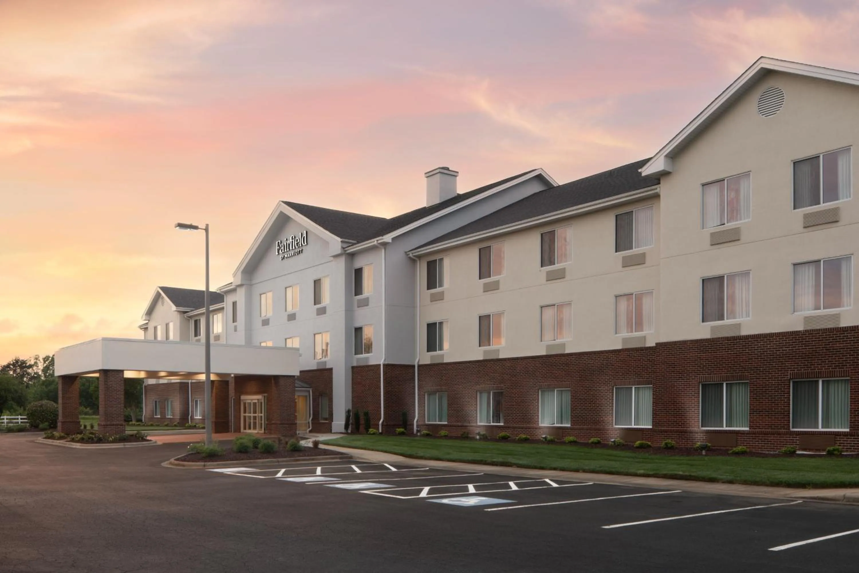 Property building in Fairfield Inn Charlotte Mooresville Lake Norman