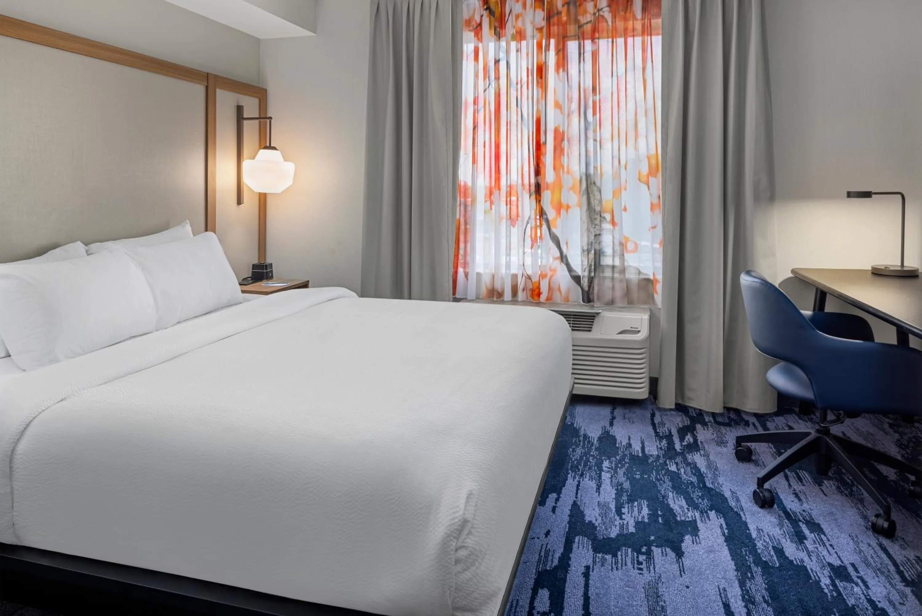 Bedroom, Bed in Fairfield Inn & Suites by Marriott Columbus East