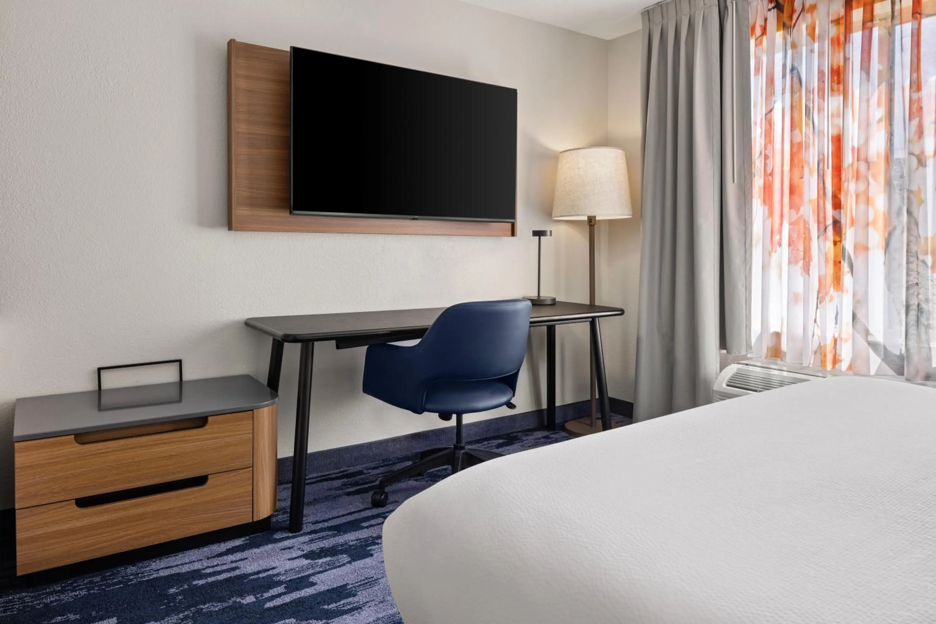 Bedroom, Bed in Fairfield Inn & Suites by Marriott Columbus East