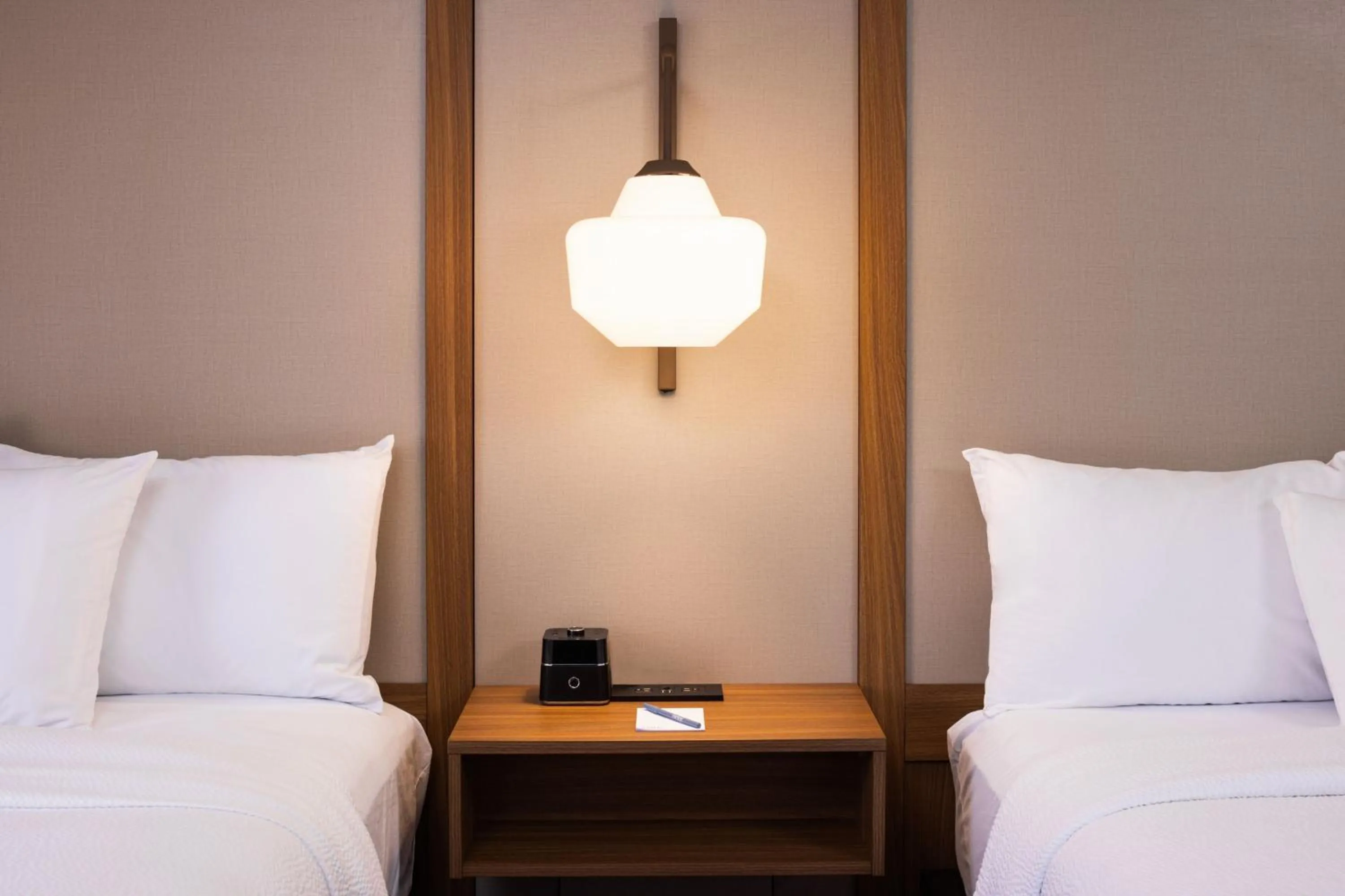 Photo of the whole room, Bed in Fairfield Inn & Suites by Marriott Columbus East