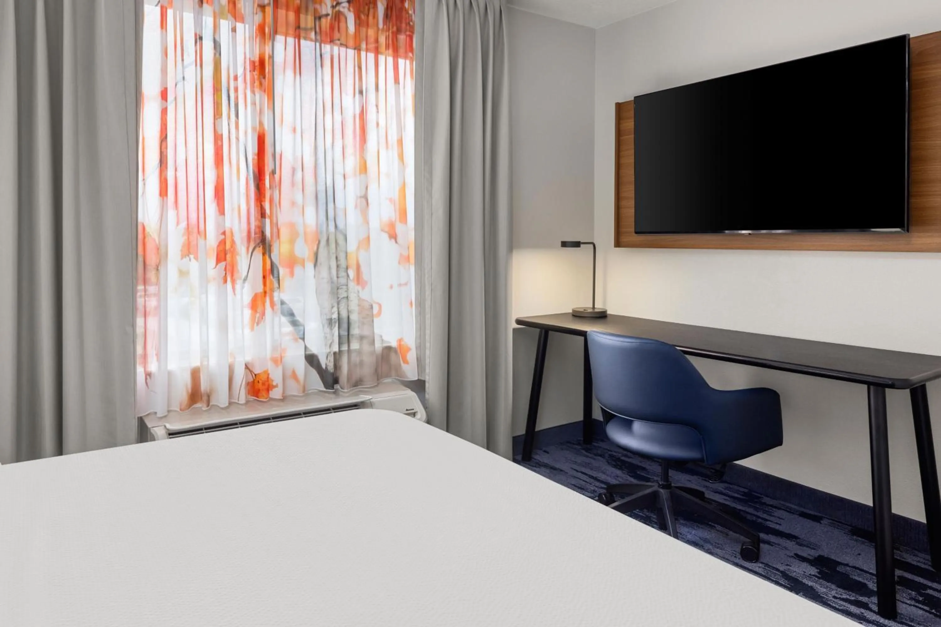 Bedroom, Bed in Fairfield Inn & Suites by Marriott Columbus East