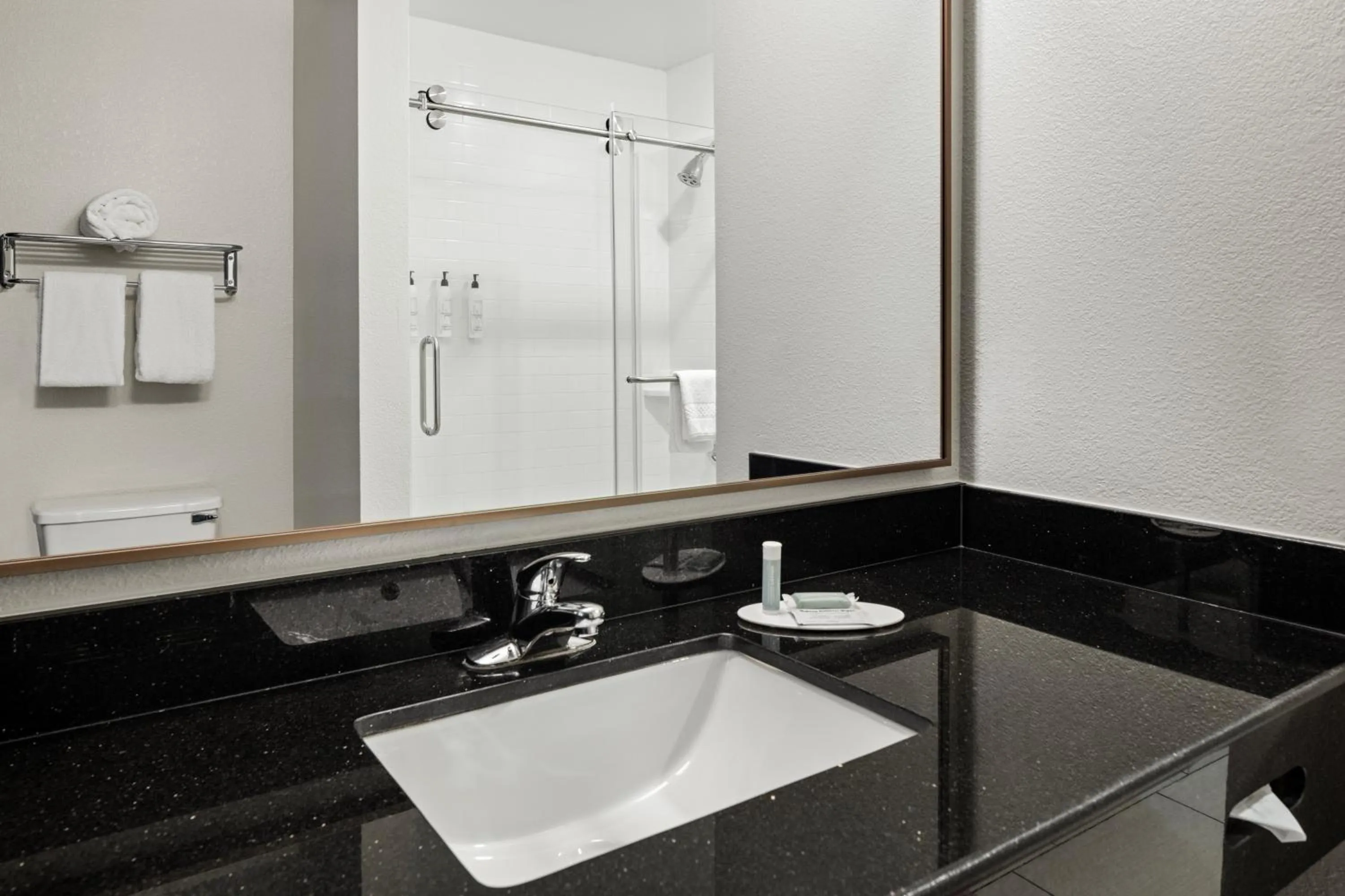 Bathroom in Fairfield Inn & Suites by Marriott Columbus East