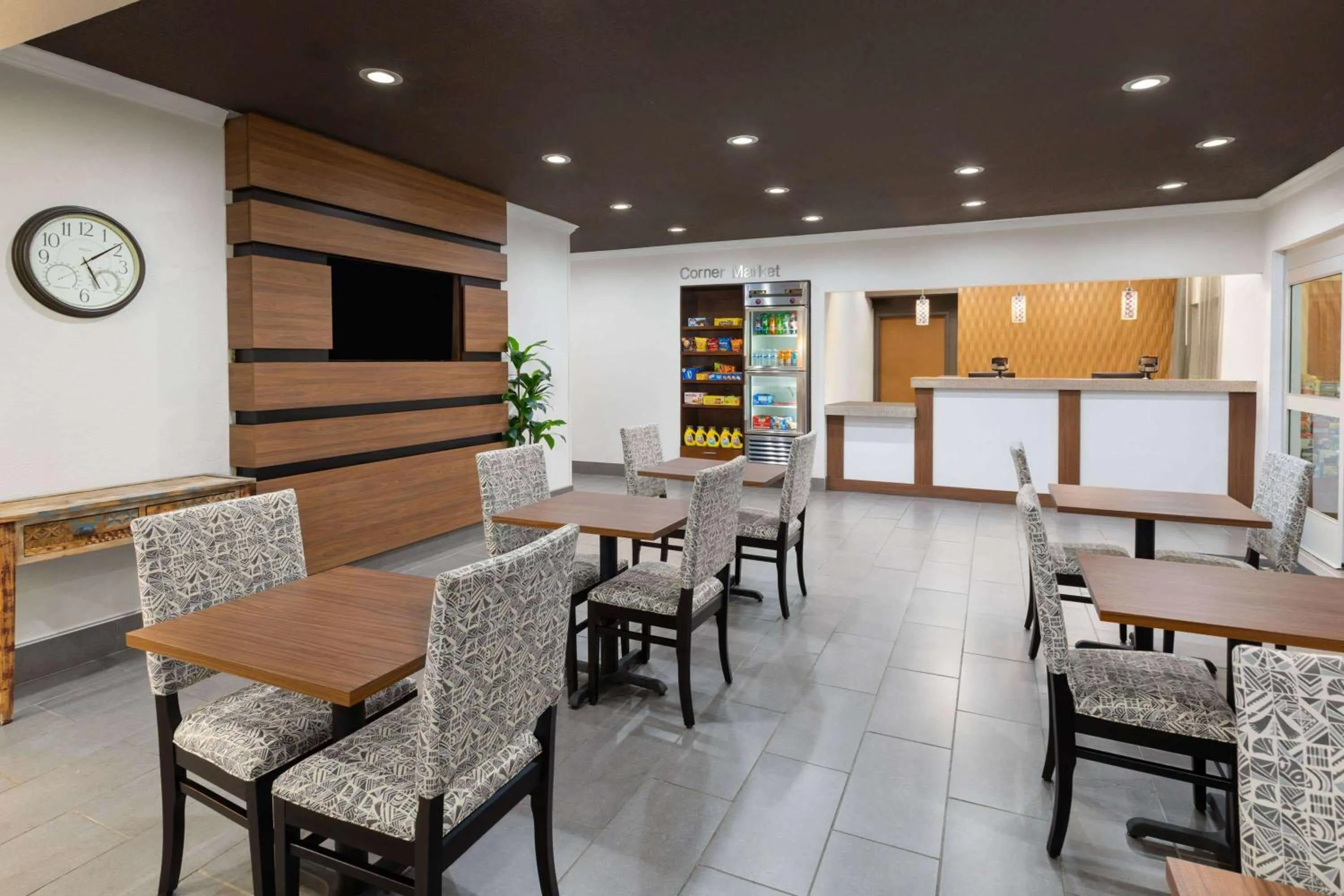 Lobby or reception in Wingate by Wyndham Marion