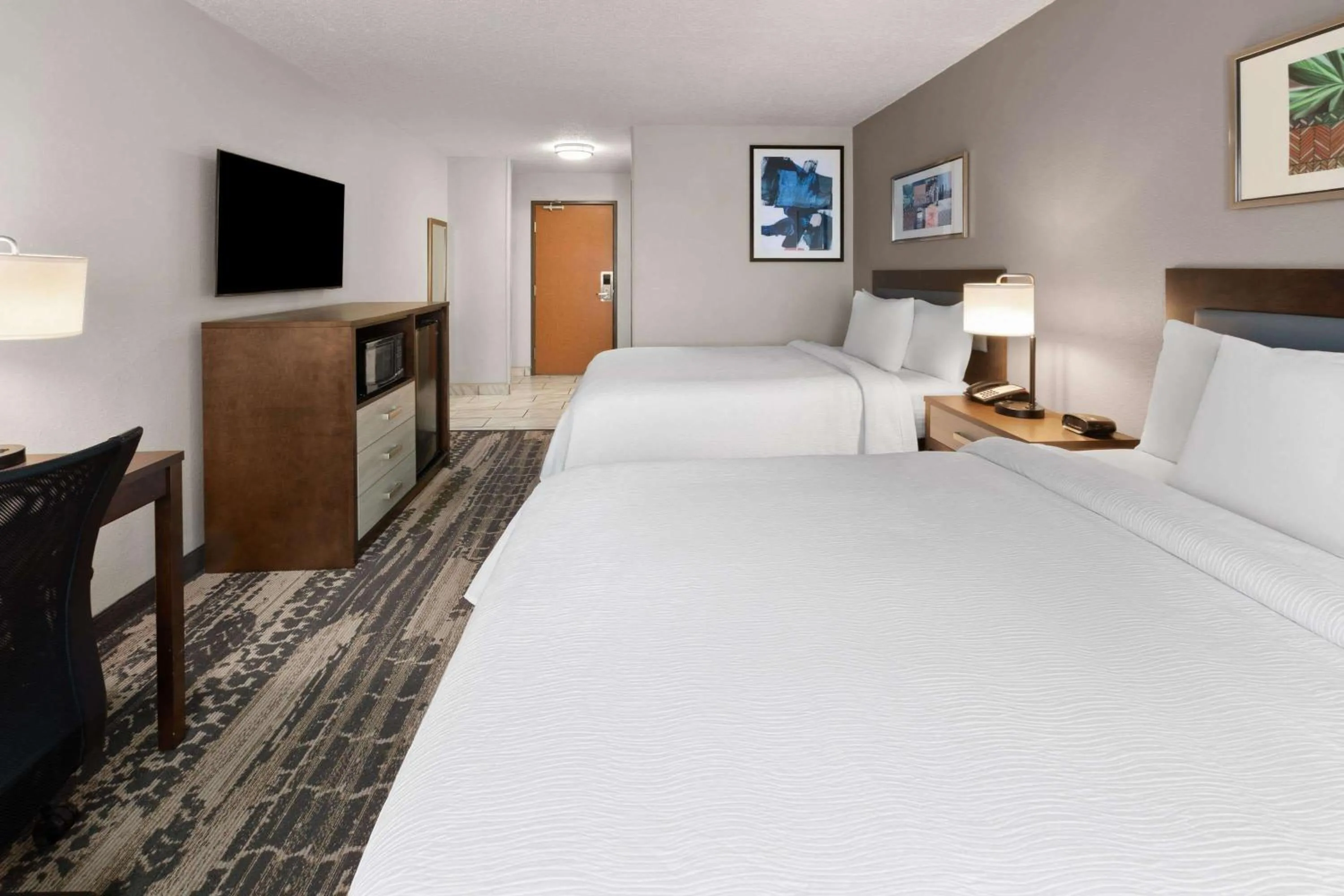 Photo of the whole room, Bed in Wingate by Wyndham Marion