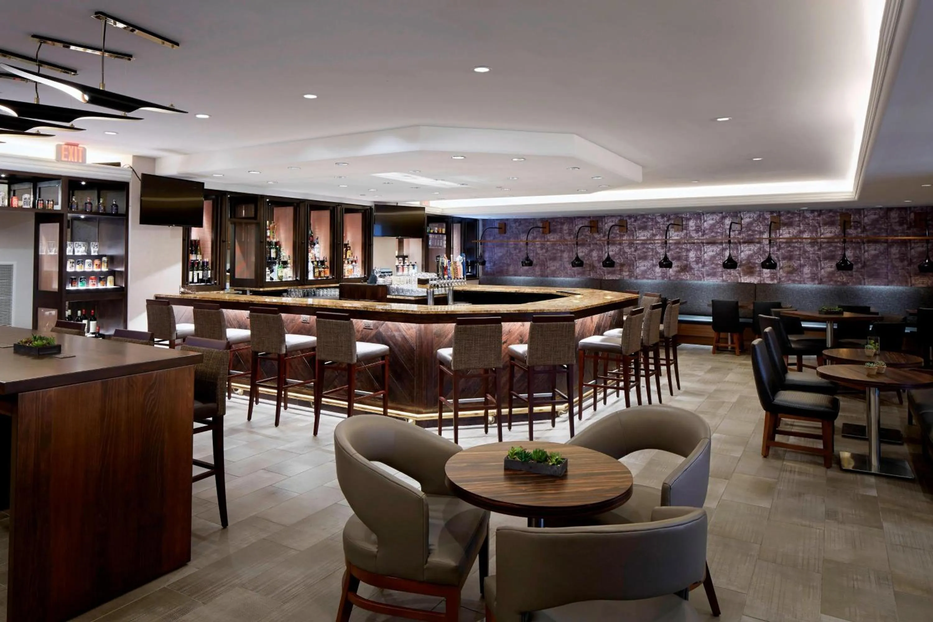 Lounge or bar in Marriott Columbus Northwest