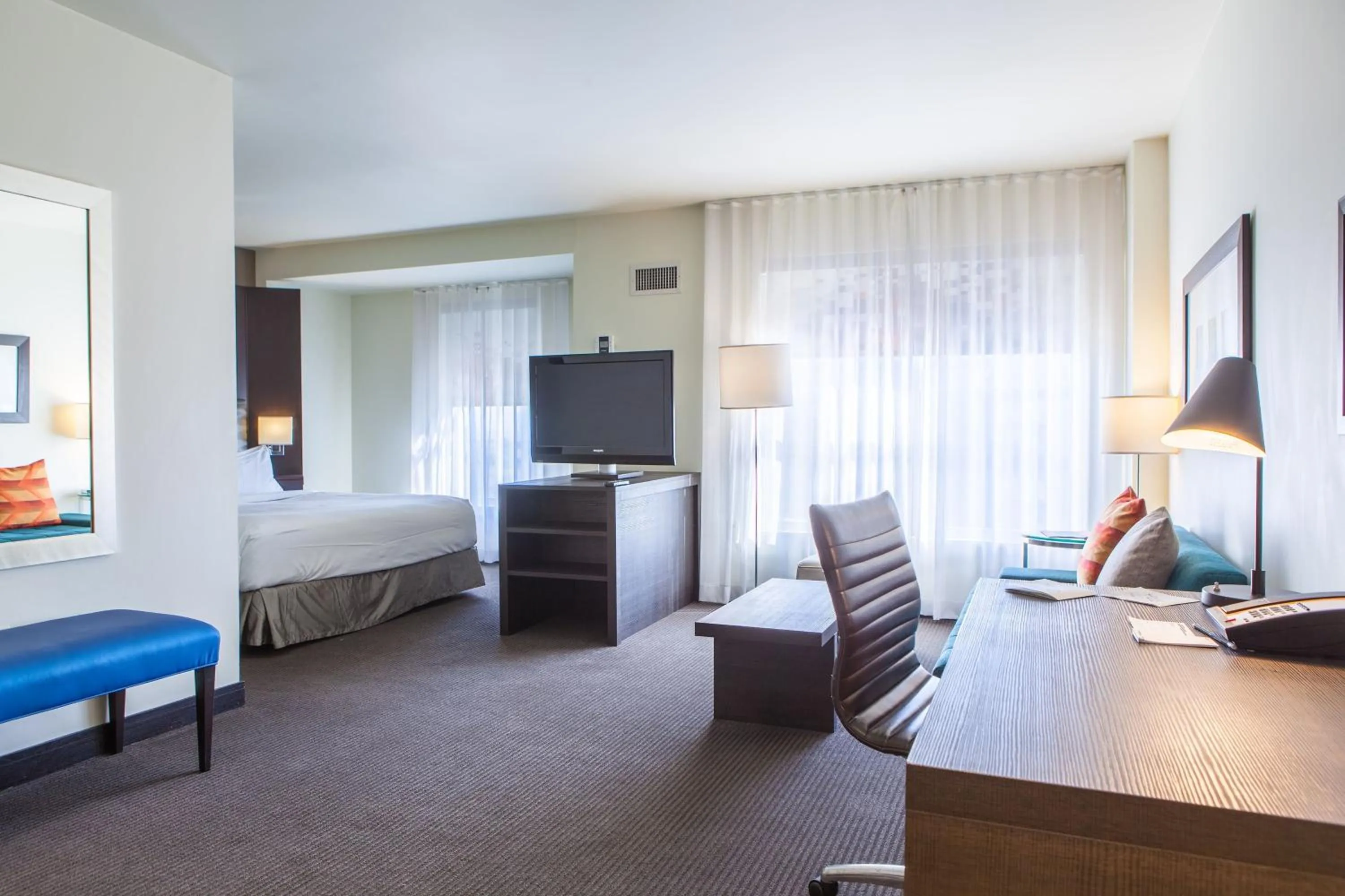 Bedroom, Bed in Aloft Silicon Valley