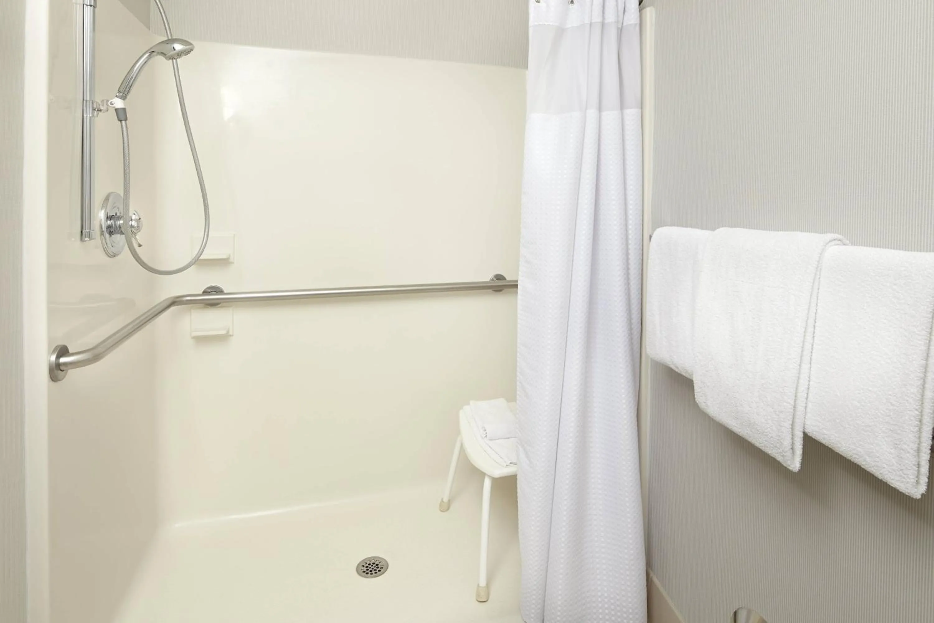 Bathroom in Courtyard Newark Granville