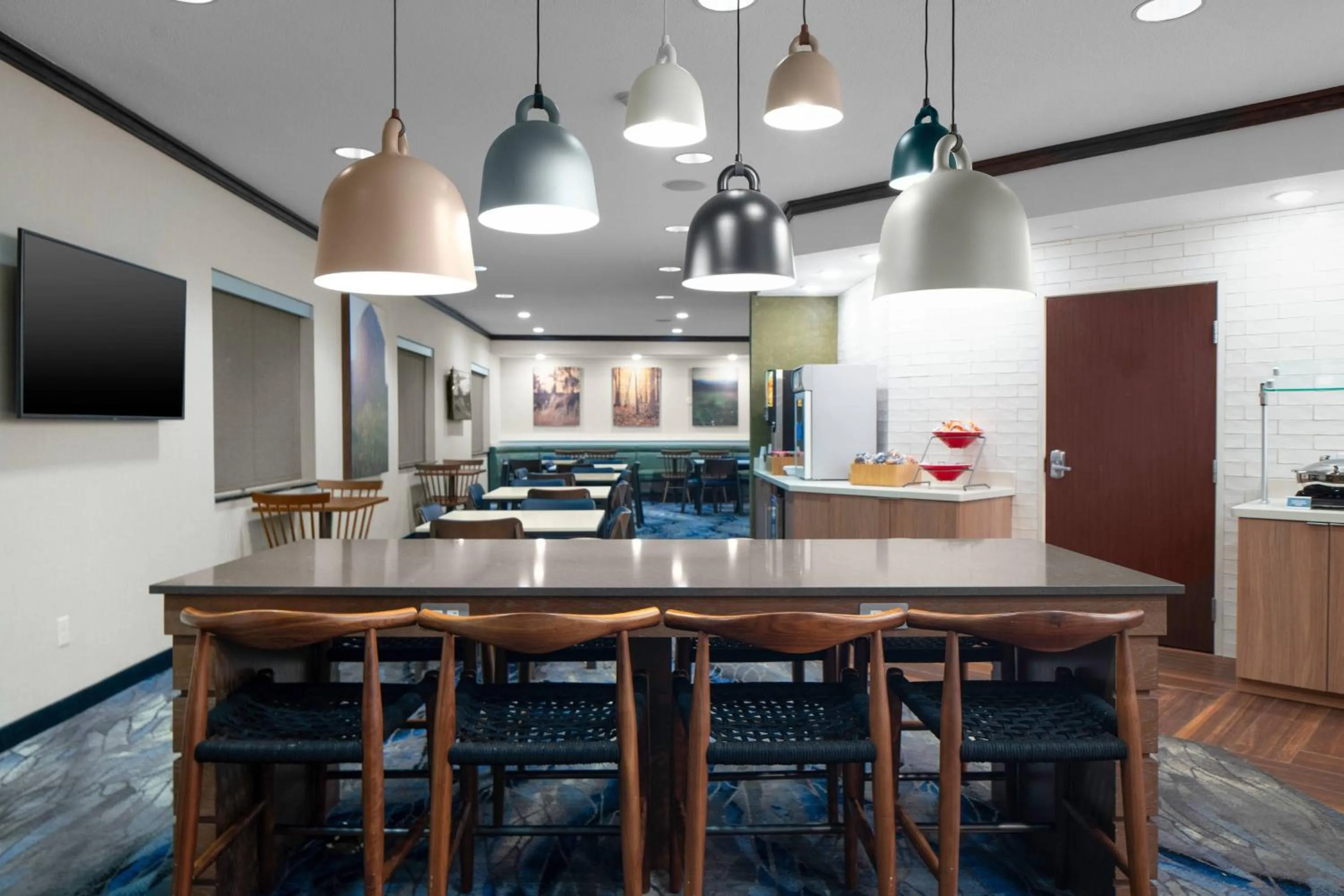 Restaurant/places to eat in Fairfield Inn & Suites Jefferson City