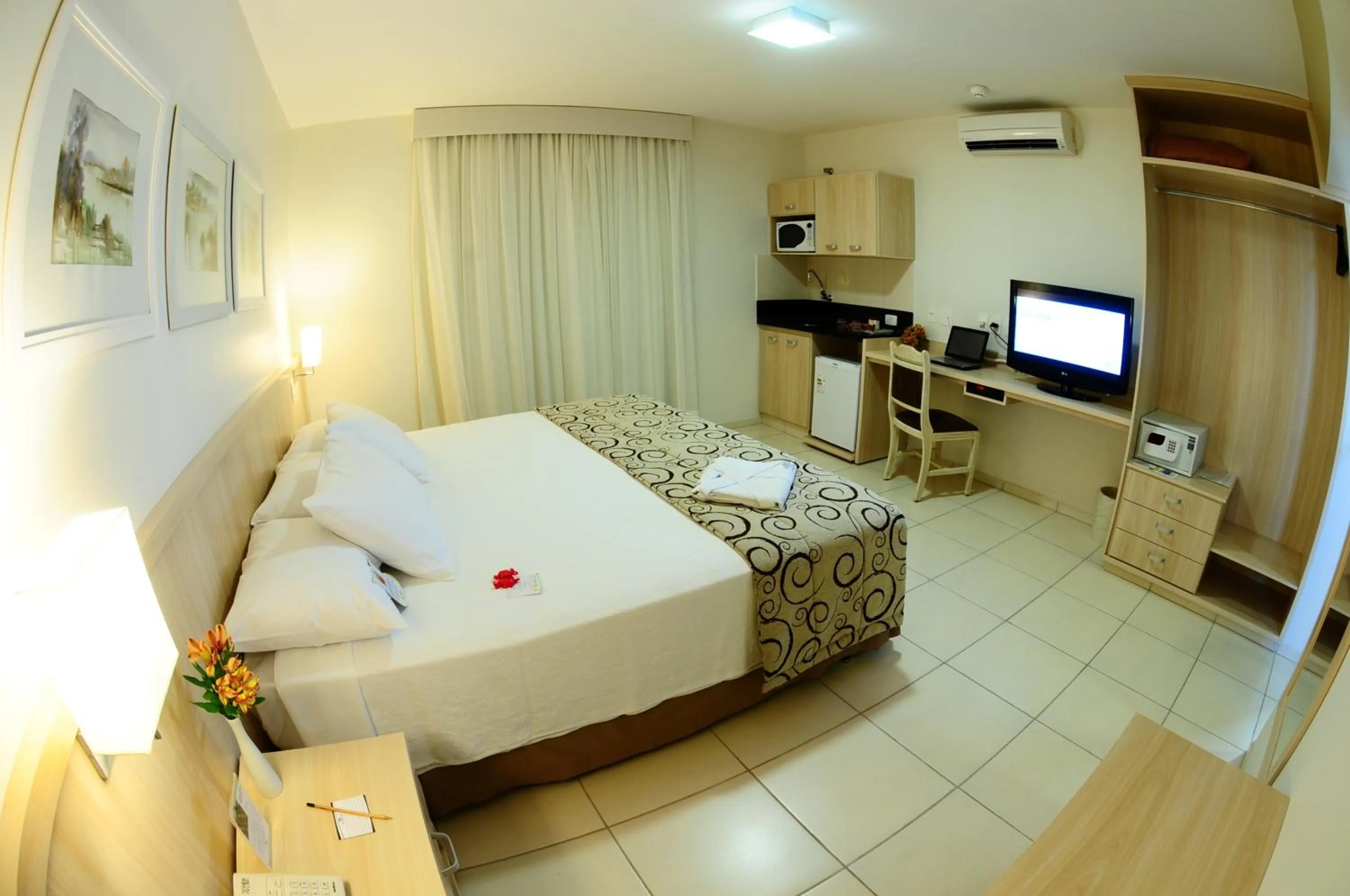 Photo of the whole room, Bed in Saint Peter Hotel