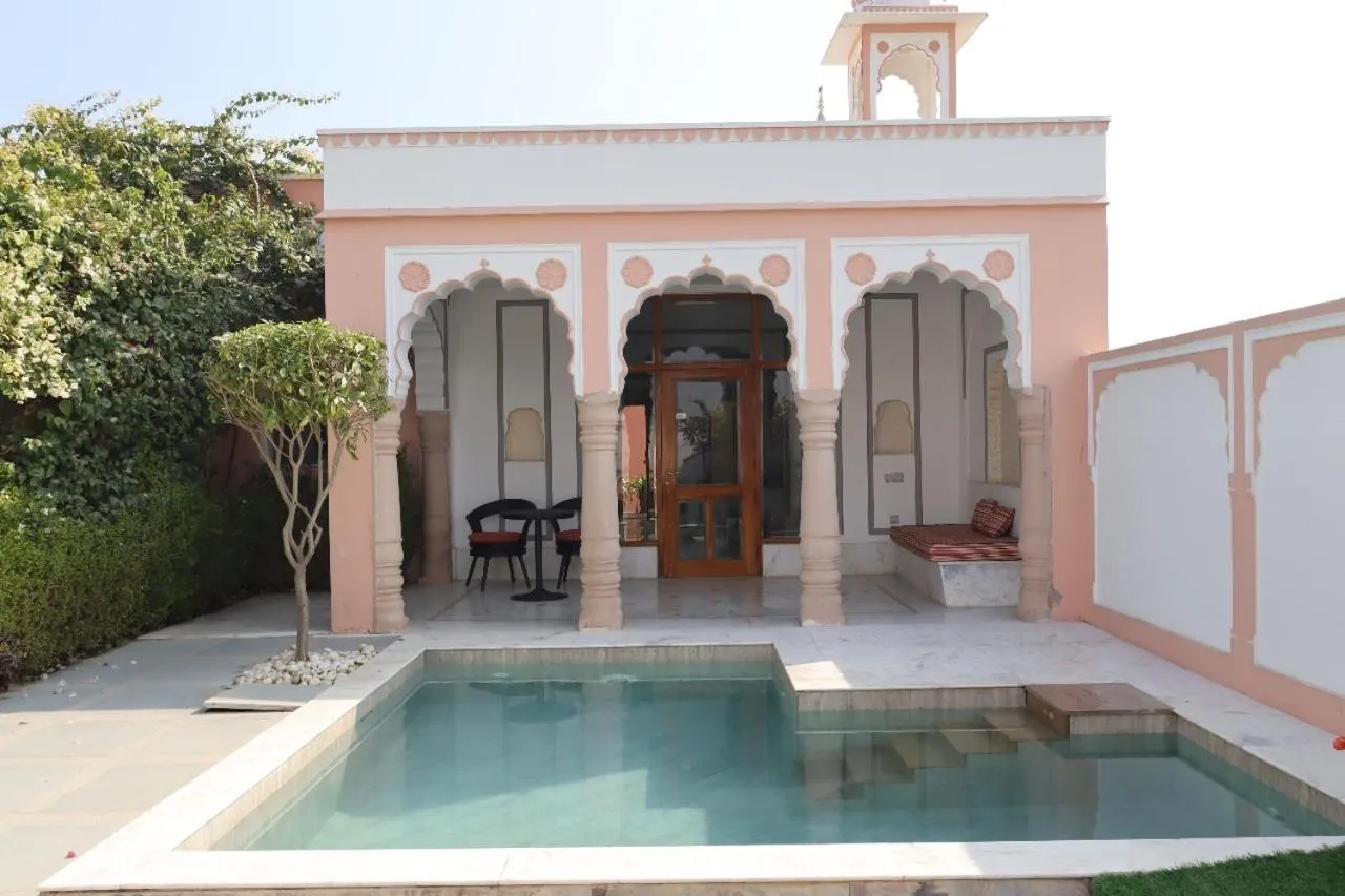 Swimming pool in Buena Vista Luxury Garden Spa Resort