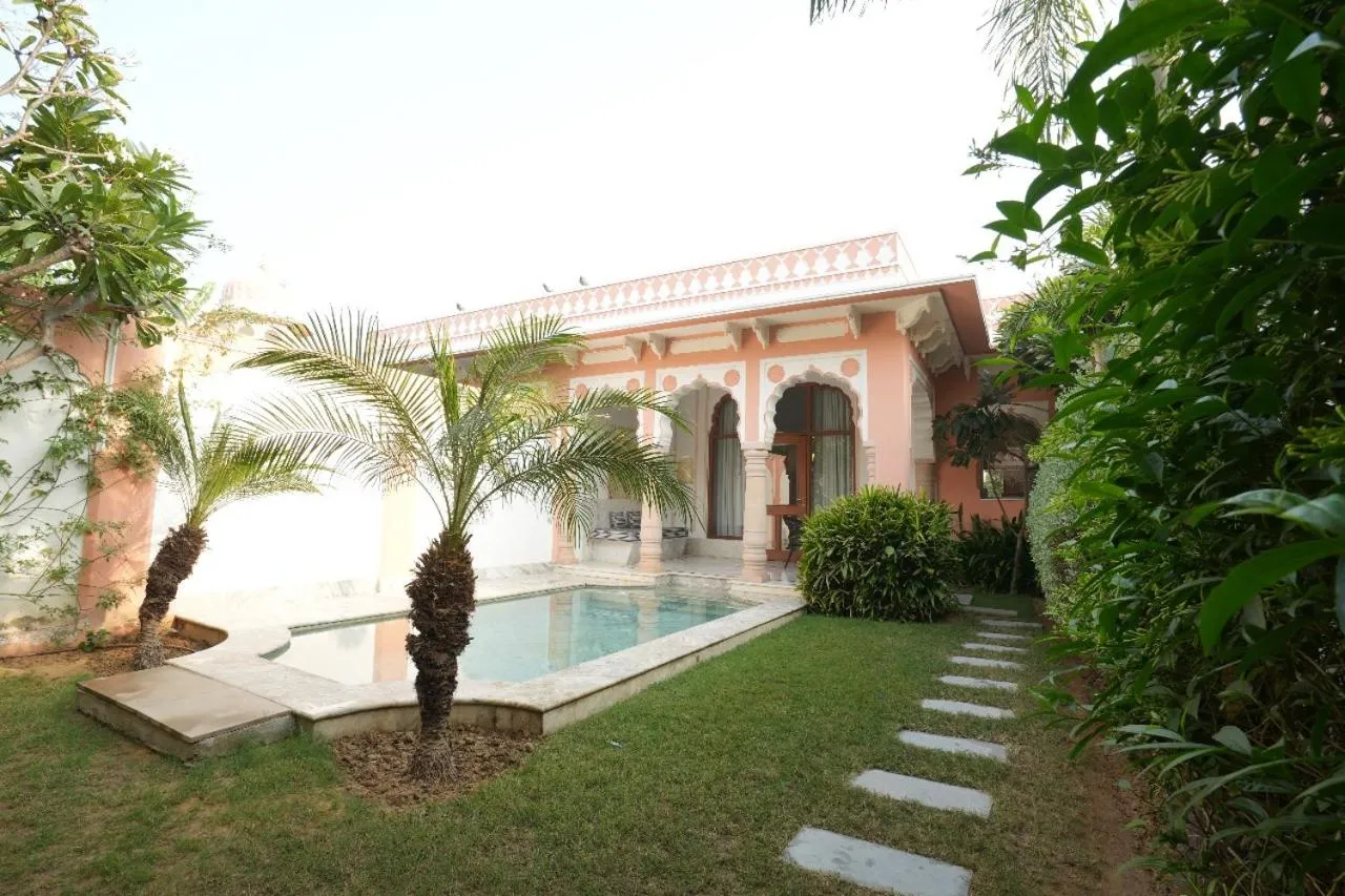 Swimming pool in Buena Vista Luxury Garden Spa Resort