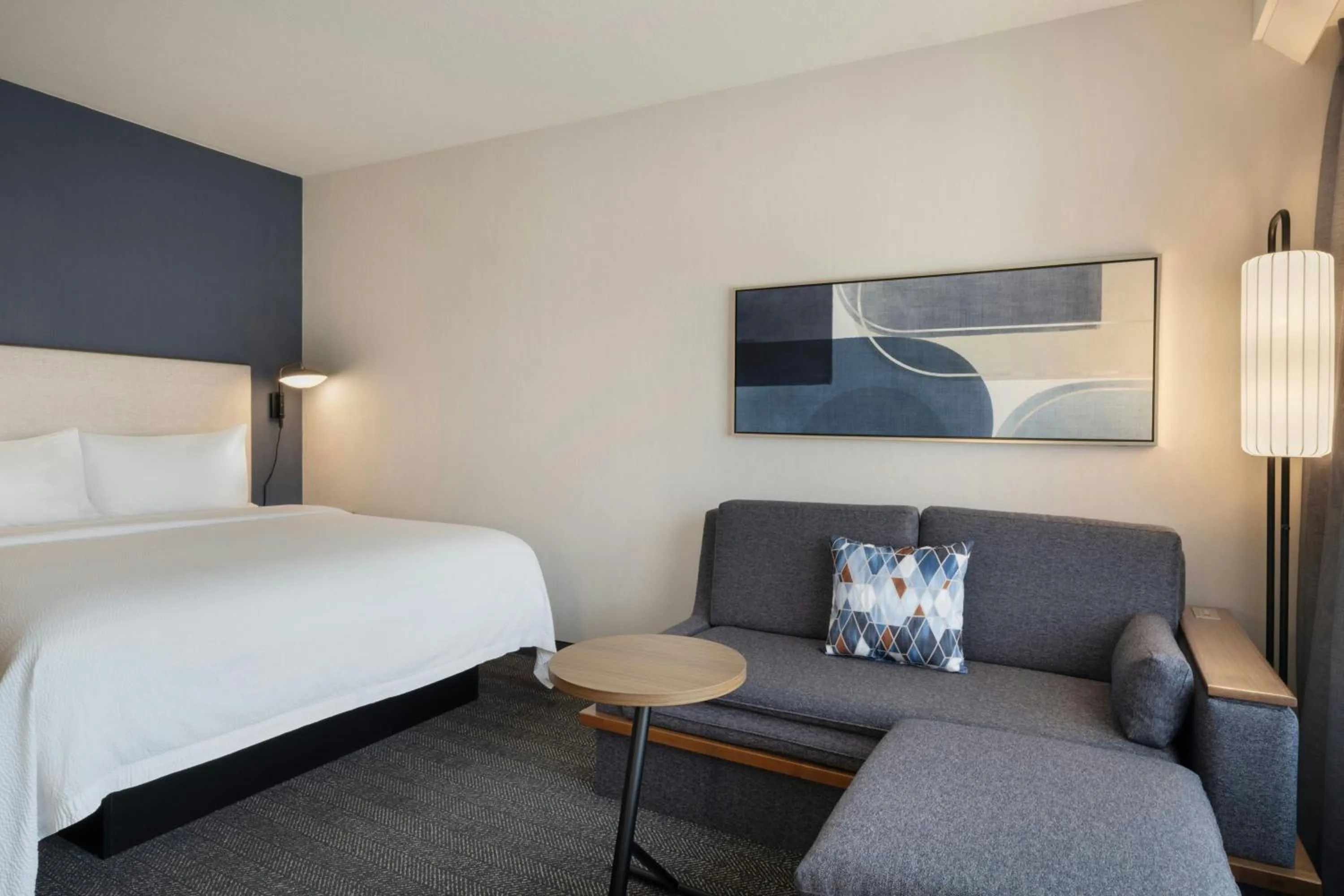 Photo of the whole room, Bed in Courtyard Casper