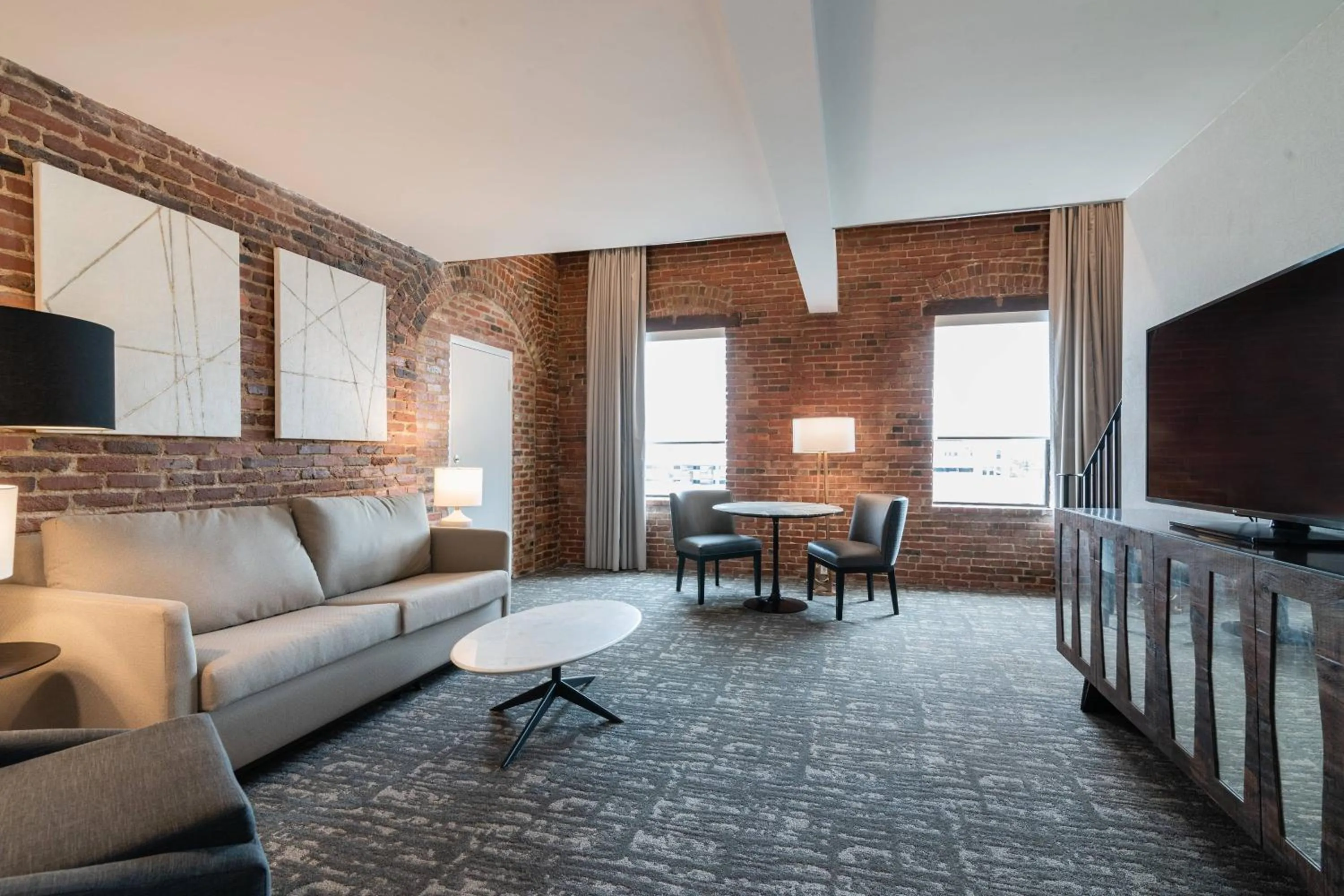 Living room in Columbus Marriott