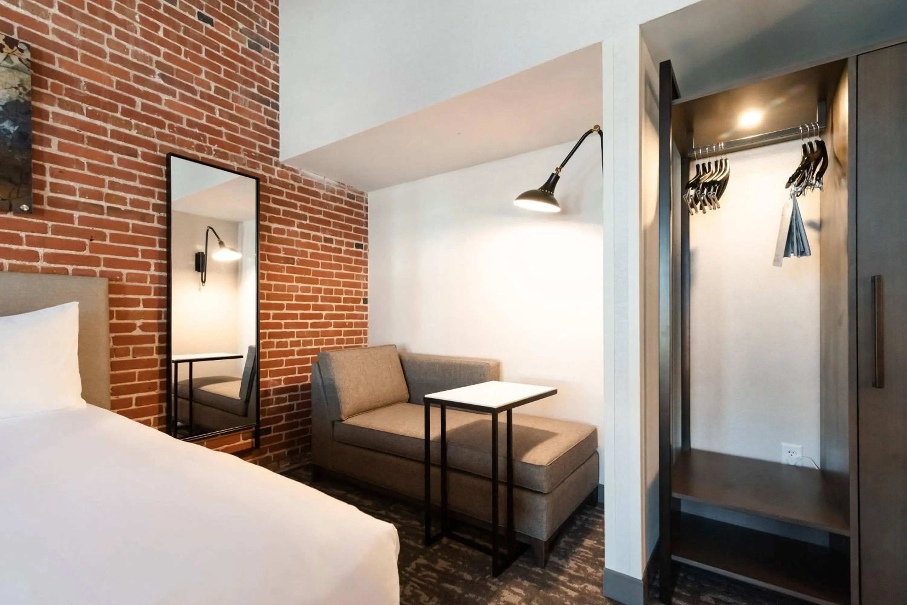 Photo of the whole room, Bed in Columbus Marriott