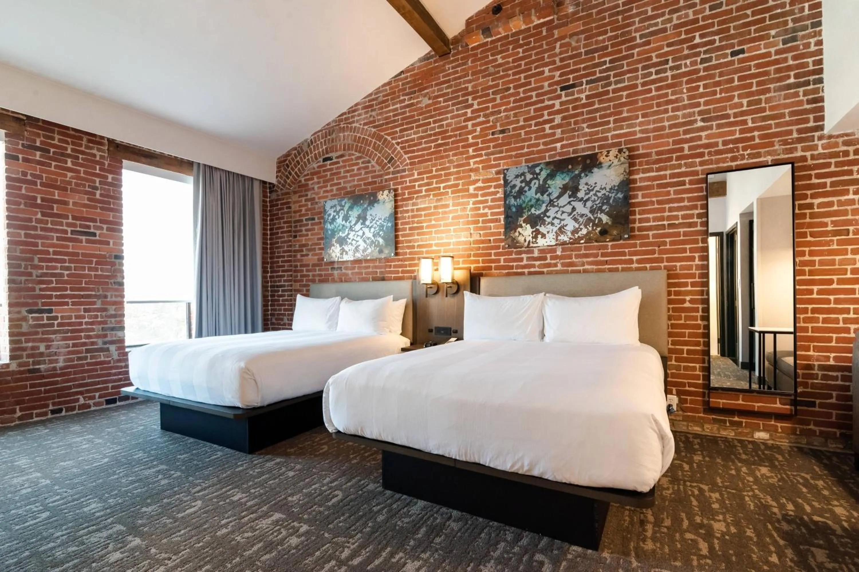 Photo of the whole room, Bed in Columbus Marriott