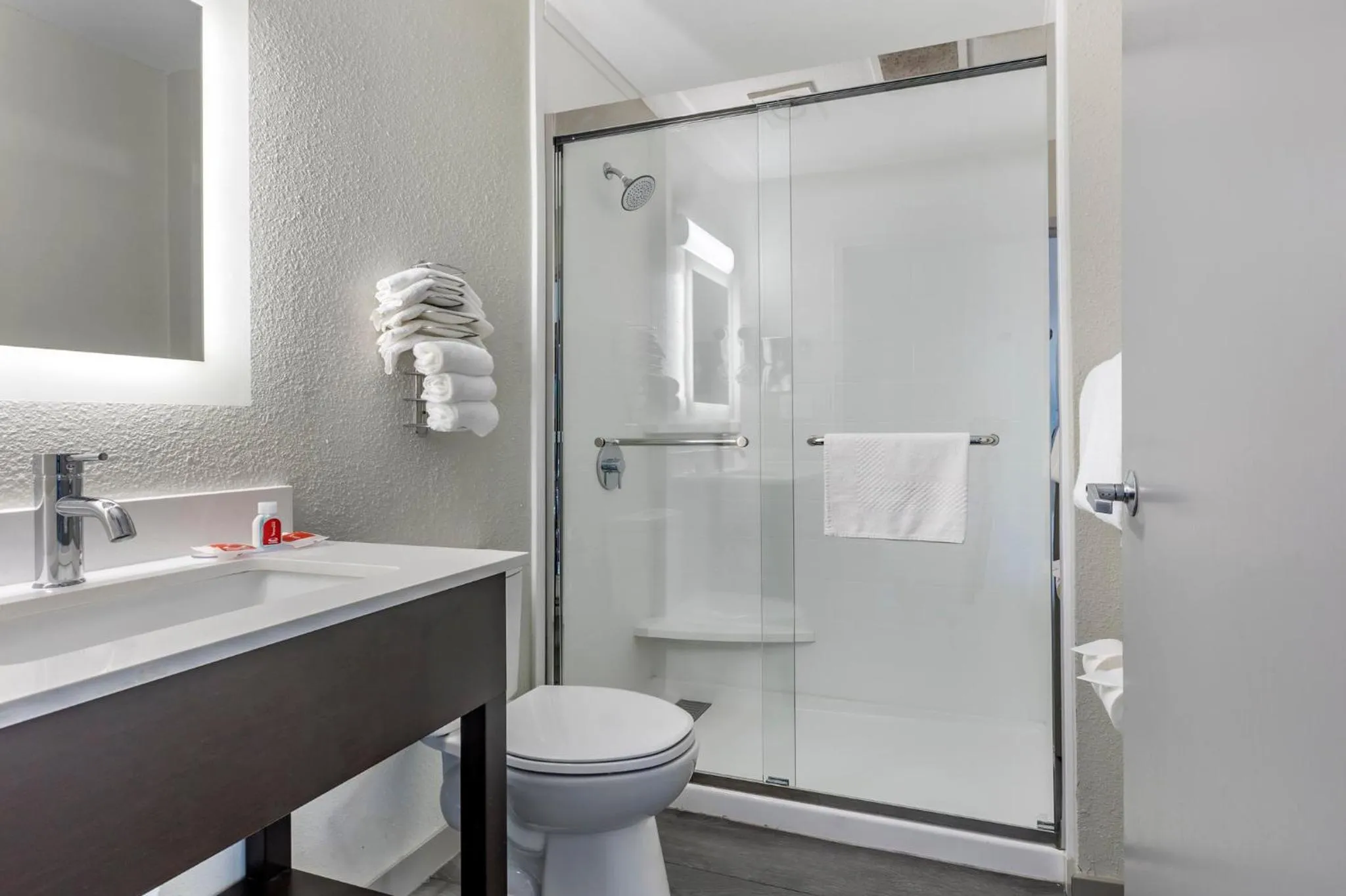 Bathroom in Greenville Pelham Inn by IHG