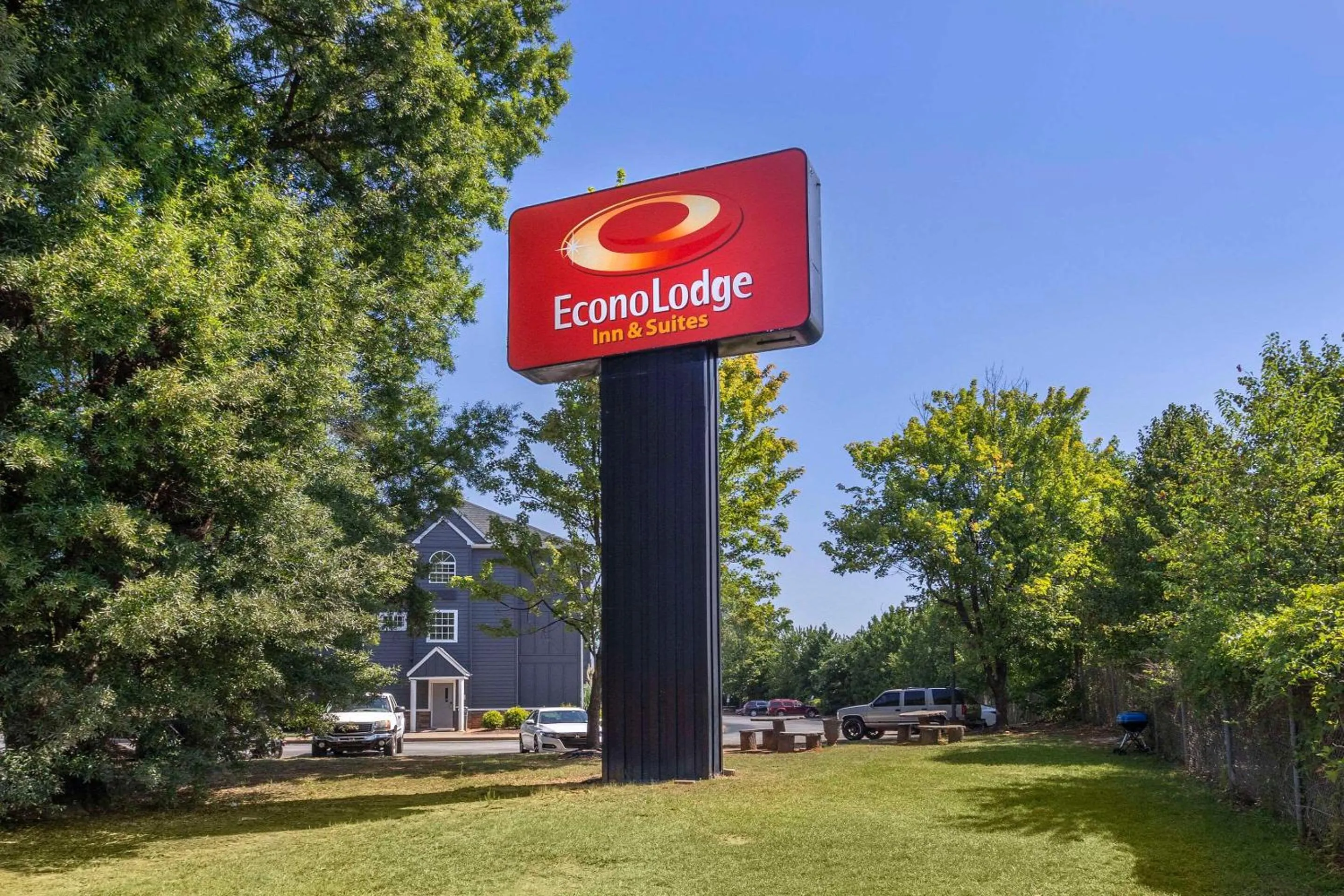 Property building in Econo Lodge Inn & Suites