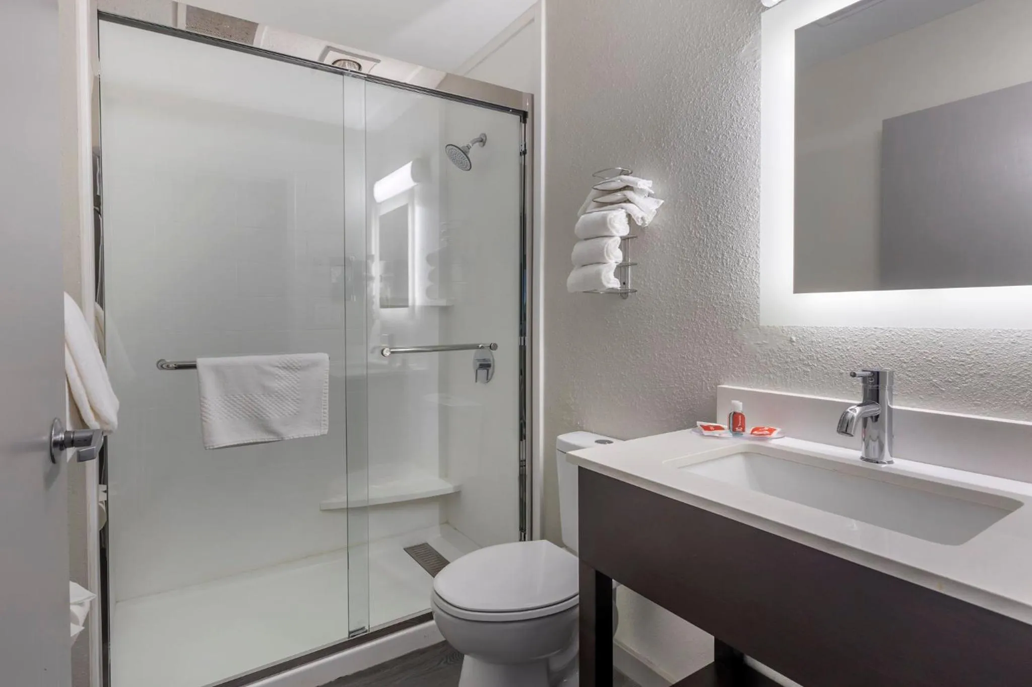 Bathroom in Greenville Pelham Inn by IHG