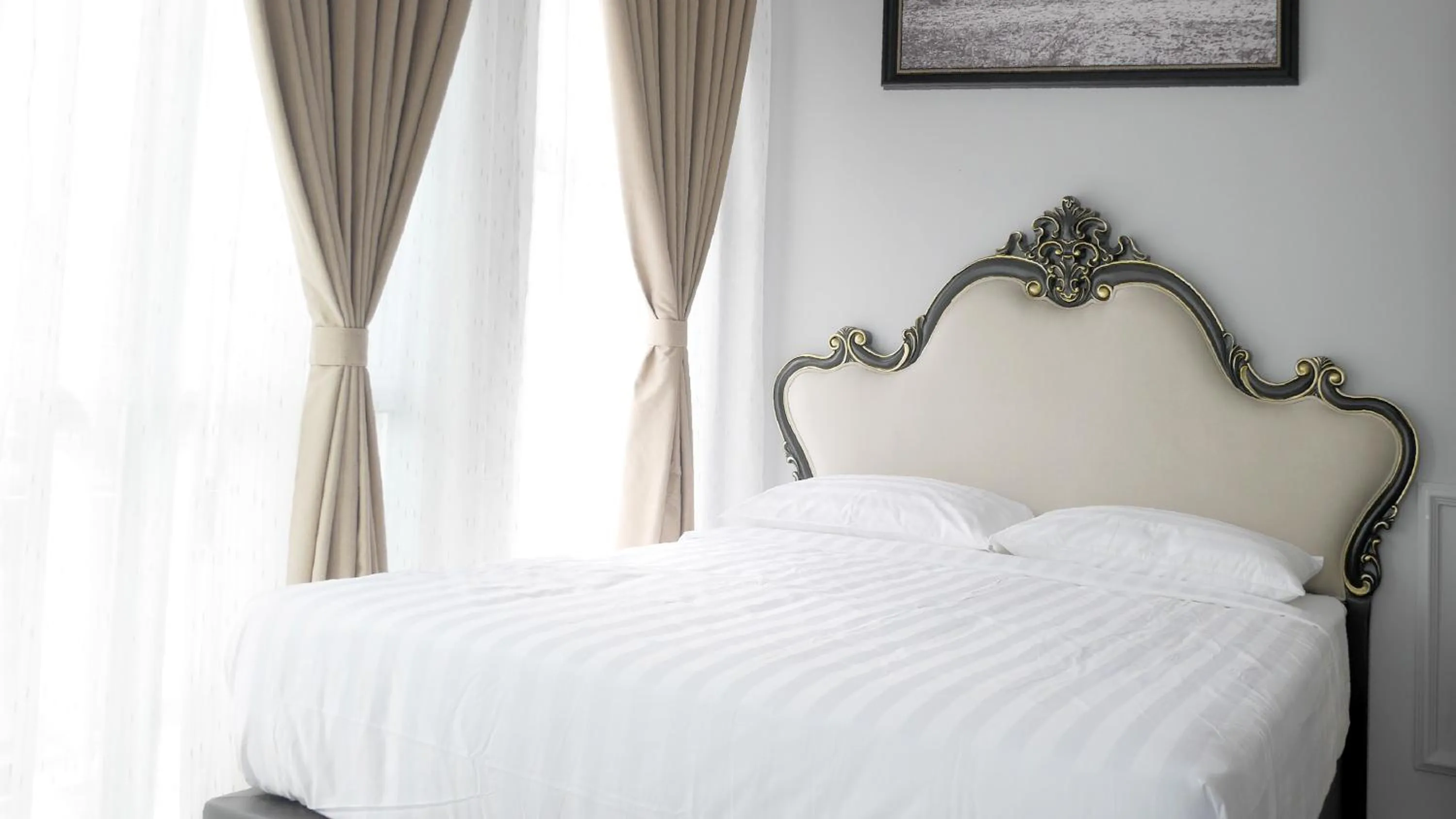 Bed in Zetter Suites @ Cameron