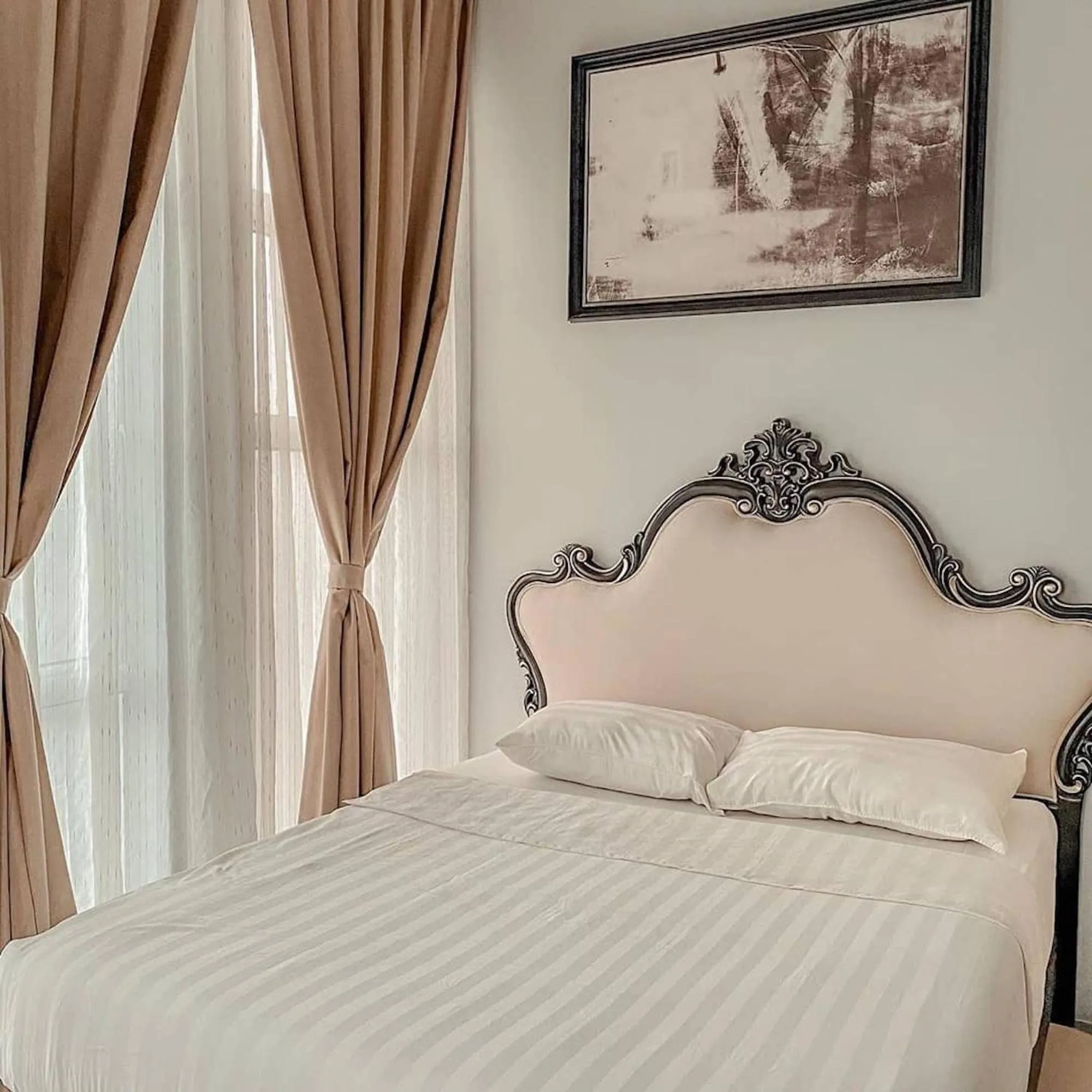 Bed in Zetter Suites @ Cameron