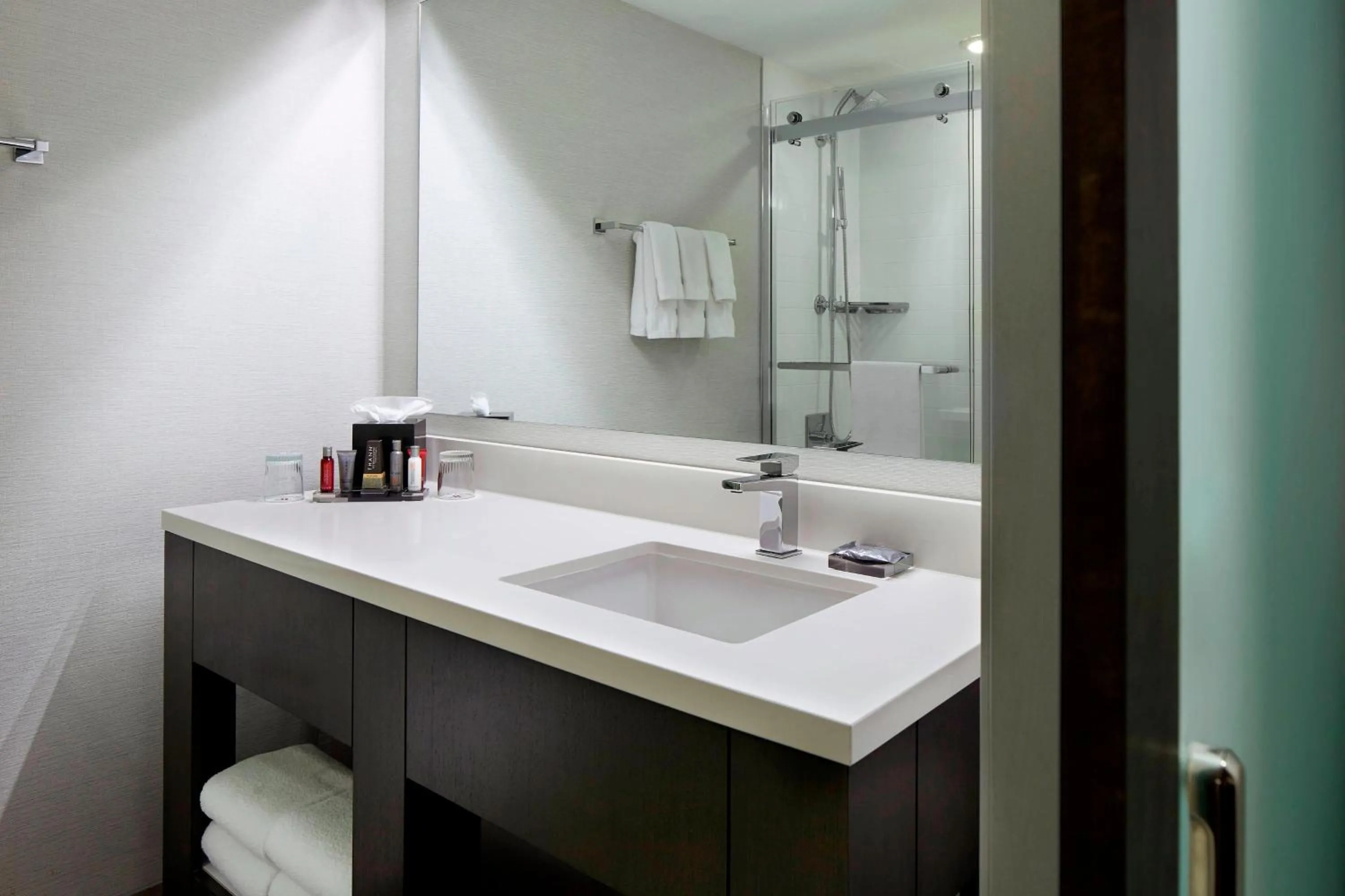 Bathroom in Marriott Cincinnati North