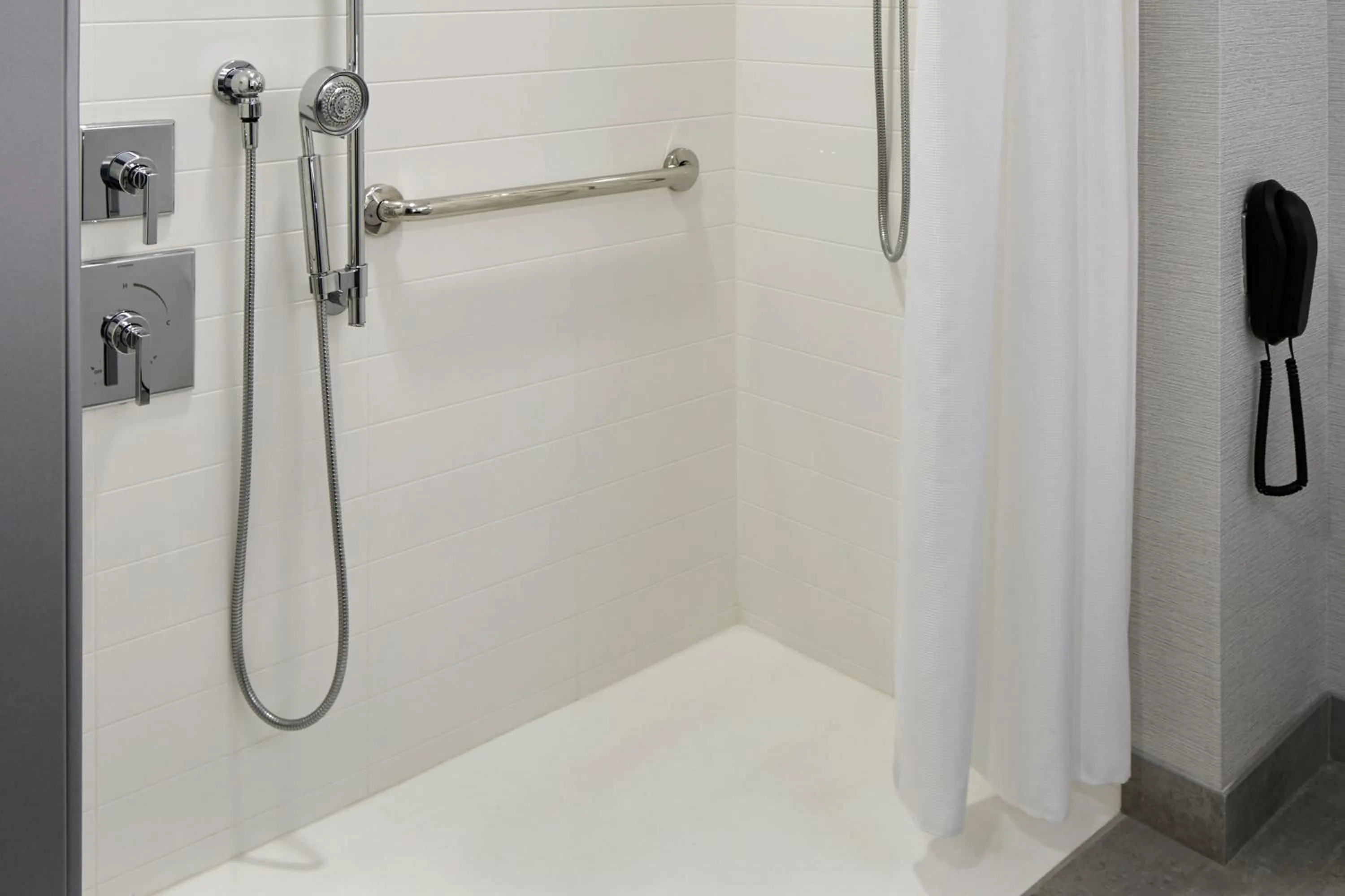 Bathroom in Marriott Cincinnati North