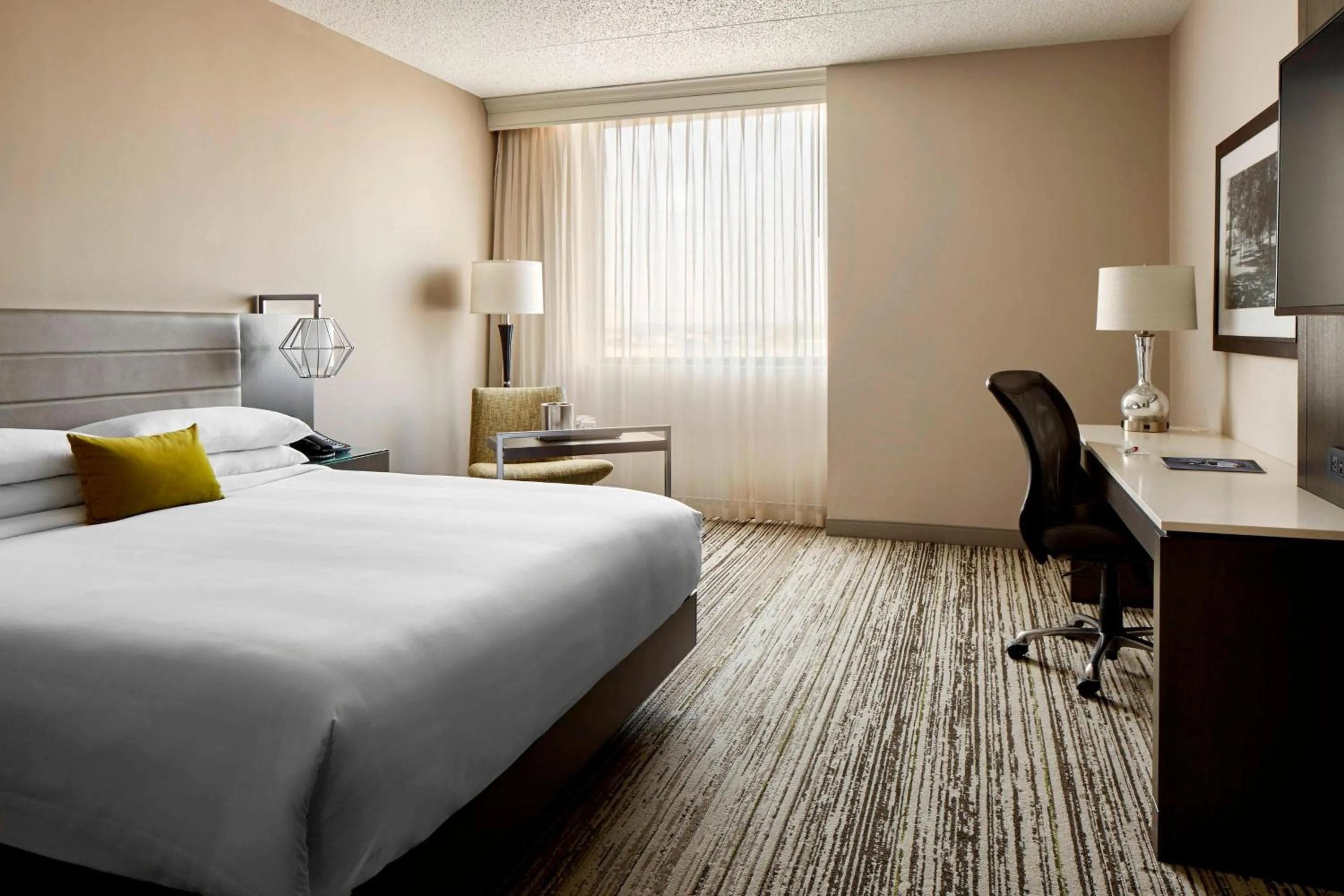 Bedroom, Bed in Marriott Cincinnati North
