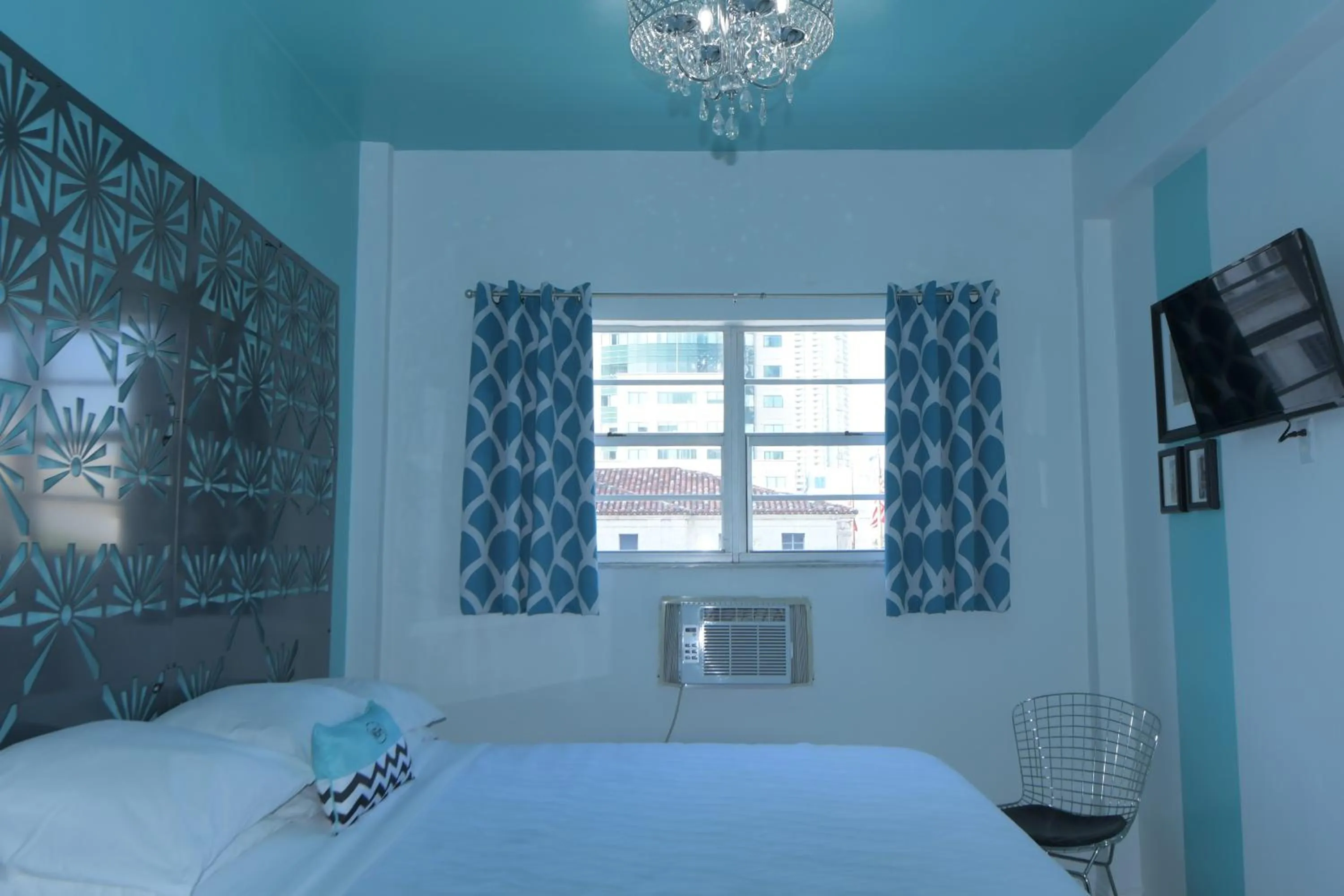 Bedroom, Bed in Miami Sun Hotel - Downtown/Port of Miami