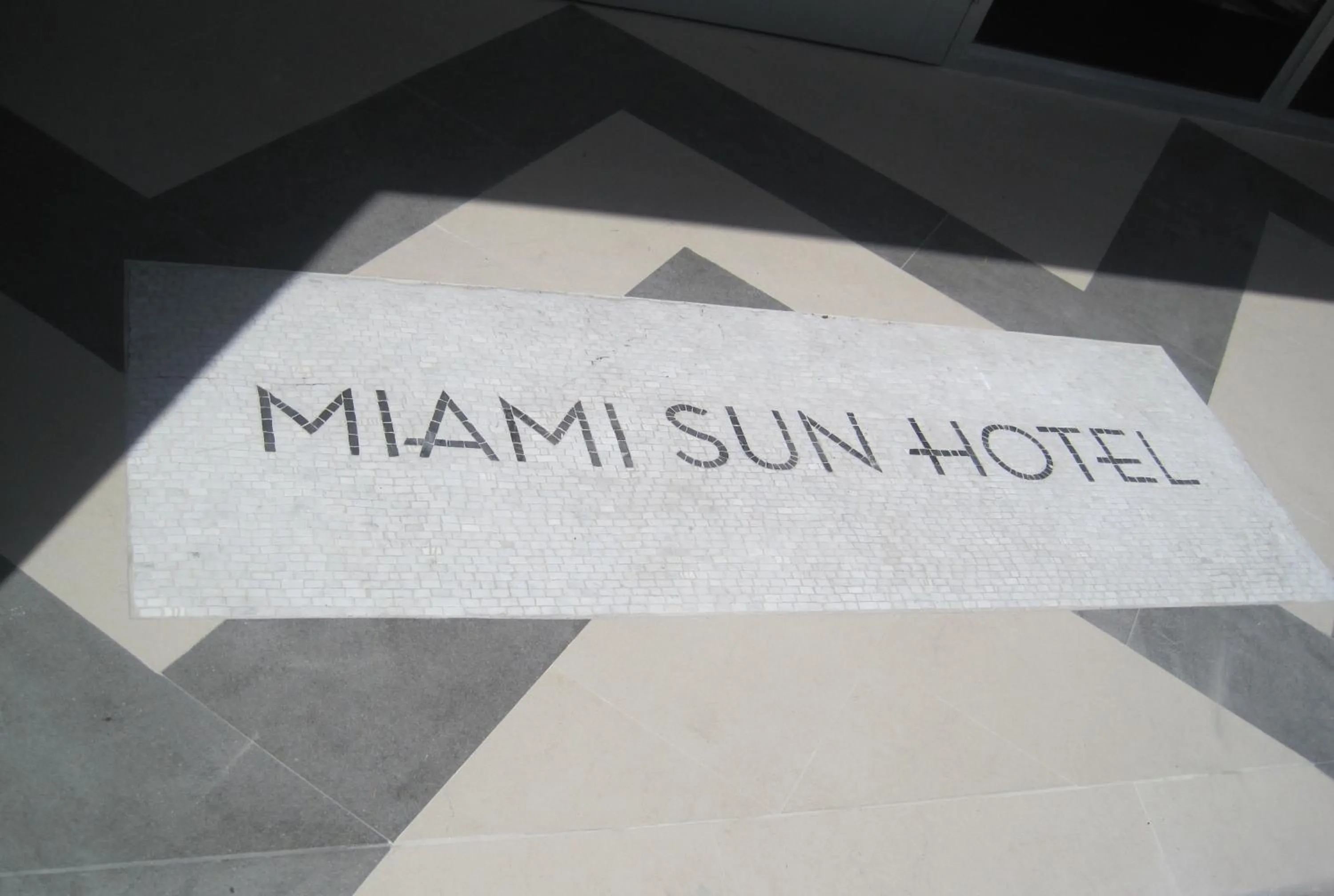 Facade/entrance in Miami Sun Hotel - Downtown/Port of Miami