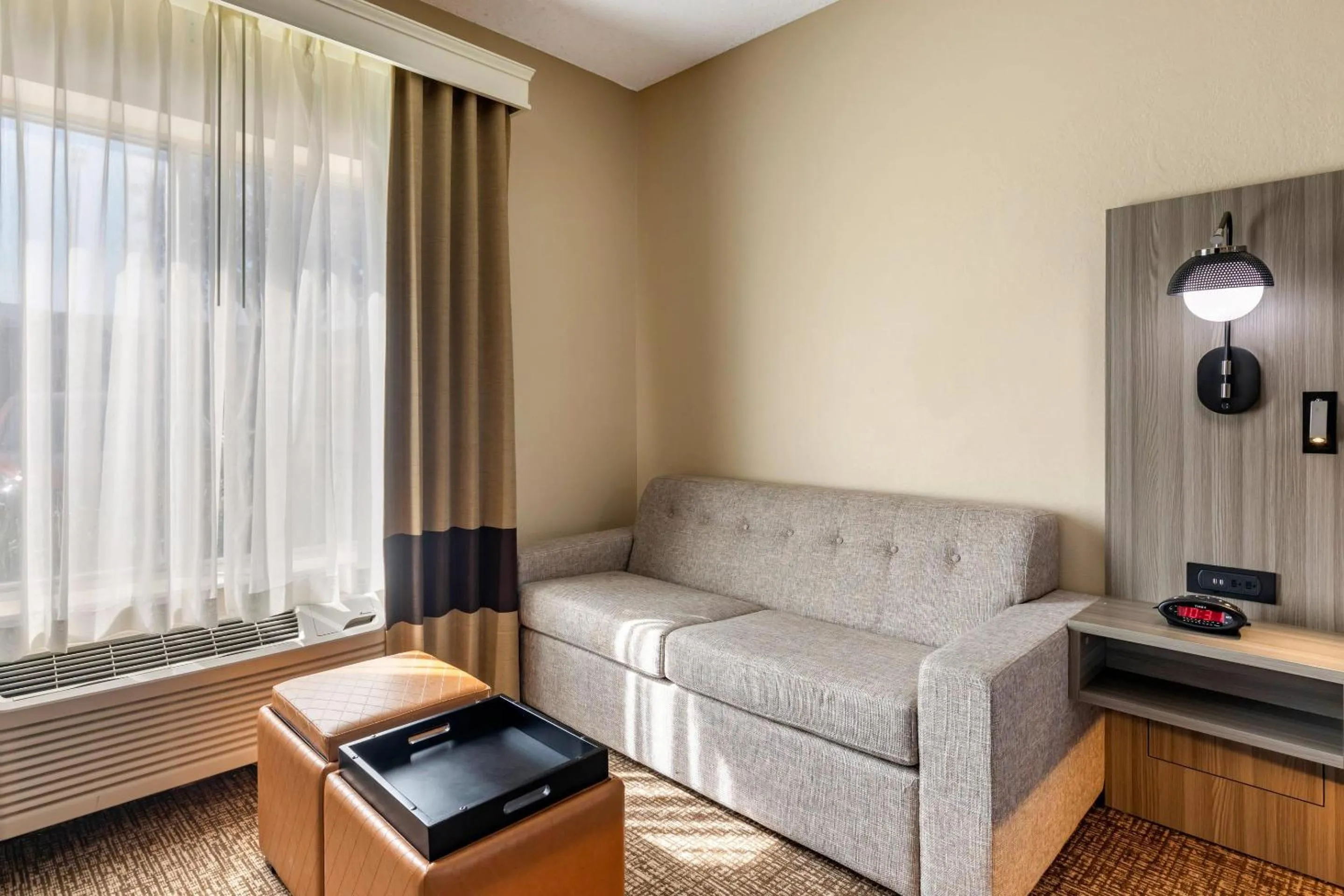 Bedroom in Comfort Inn & Suites North Dallas-Addison