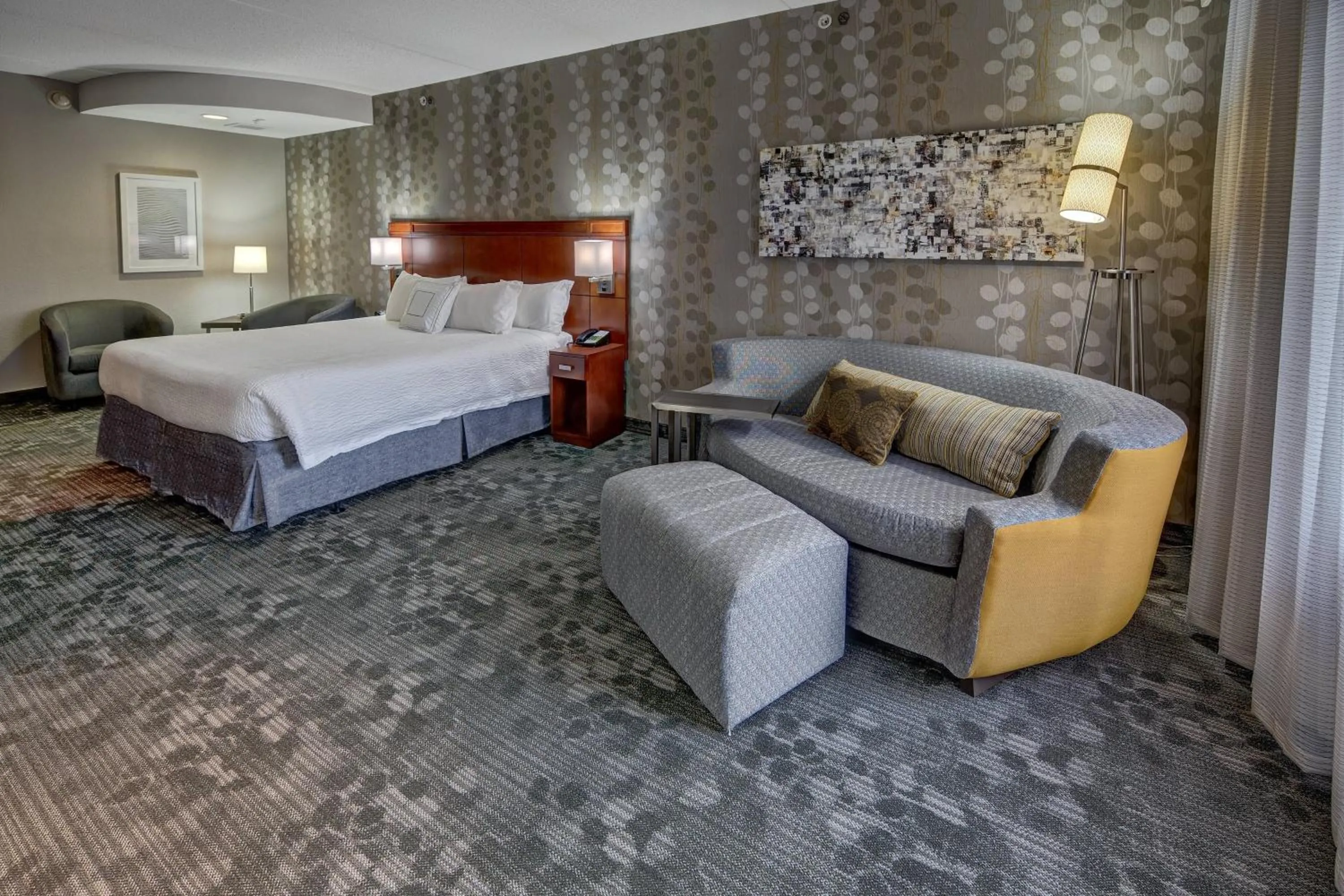 Photo of the whole room, Bed in Courtyard Lima