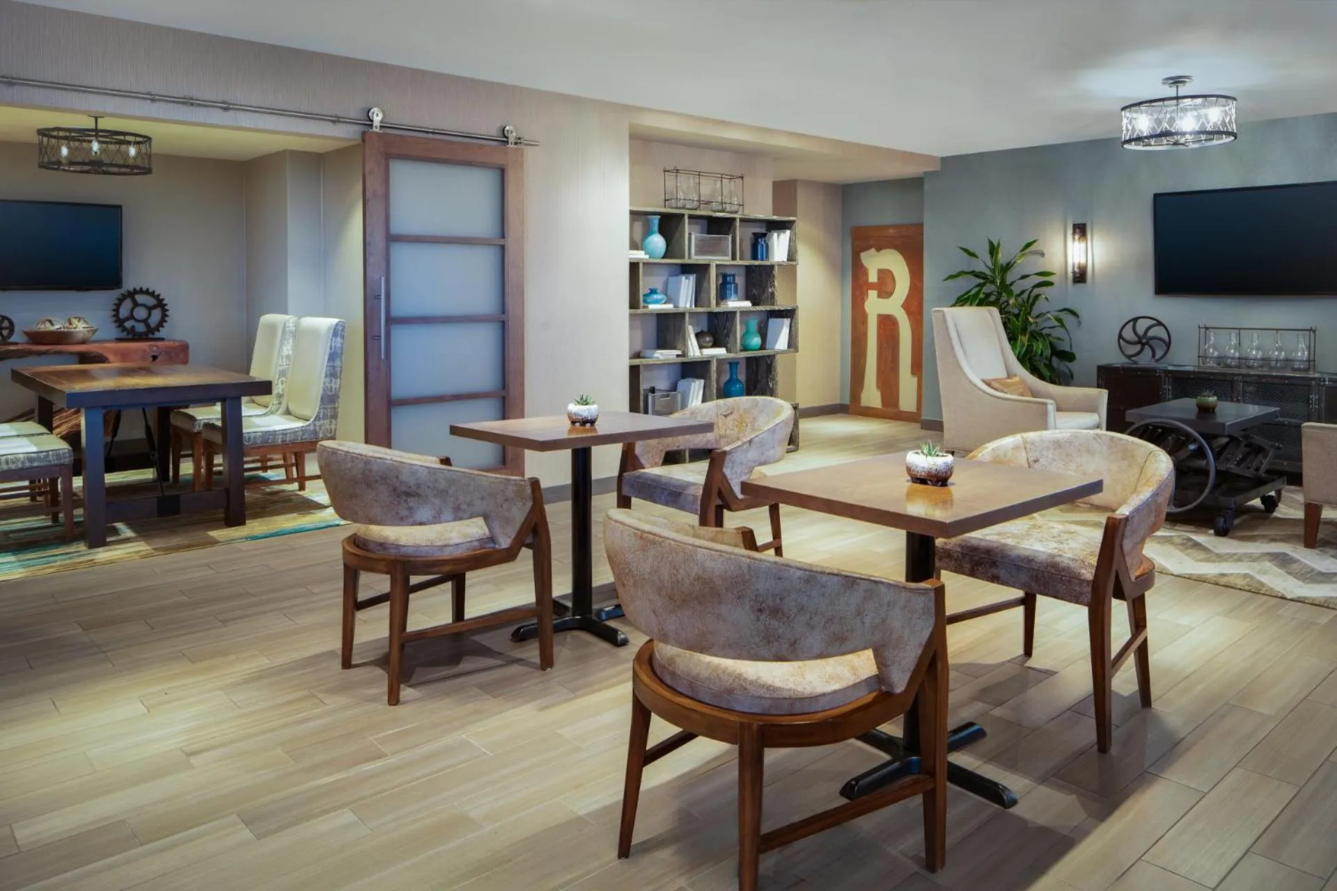 Lounge or bar in Renaissance Dallas Richardson Hotel