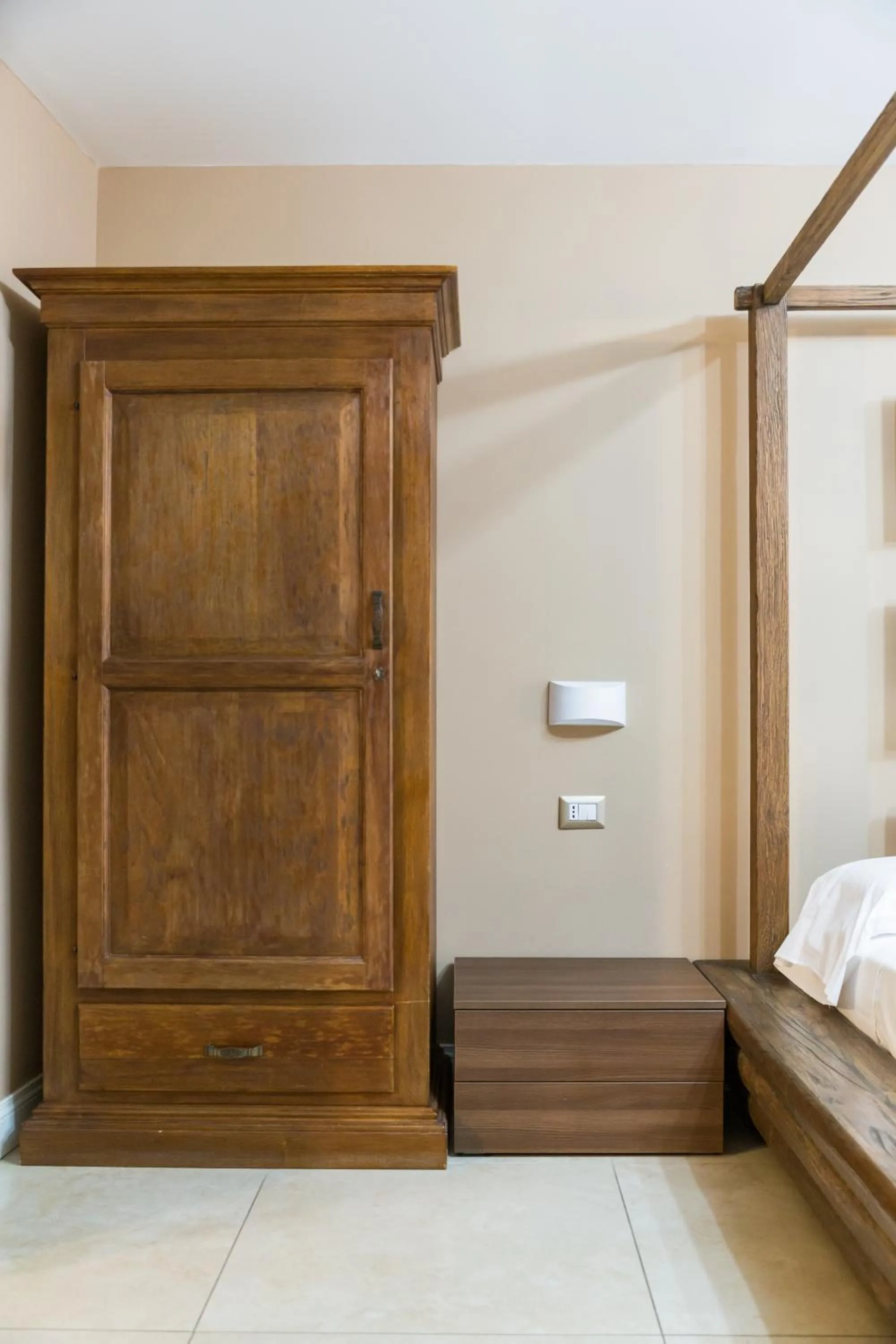 Bed in Chiaia 205 By Dimorra