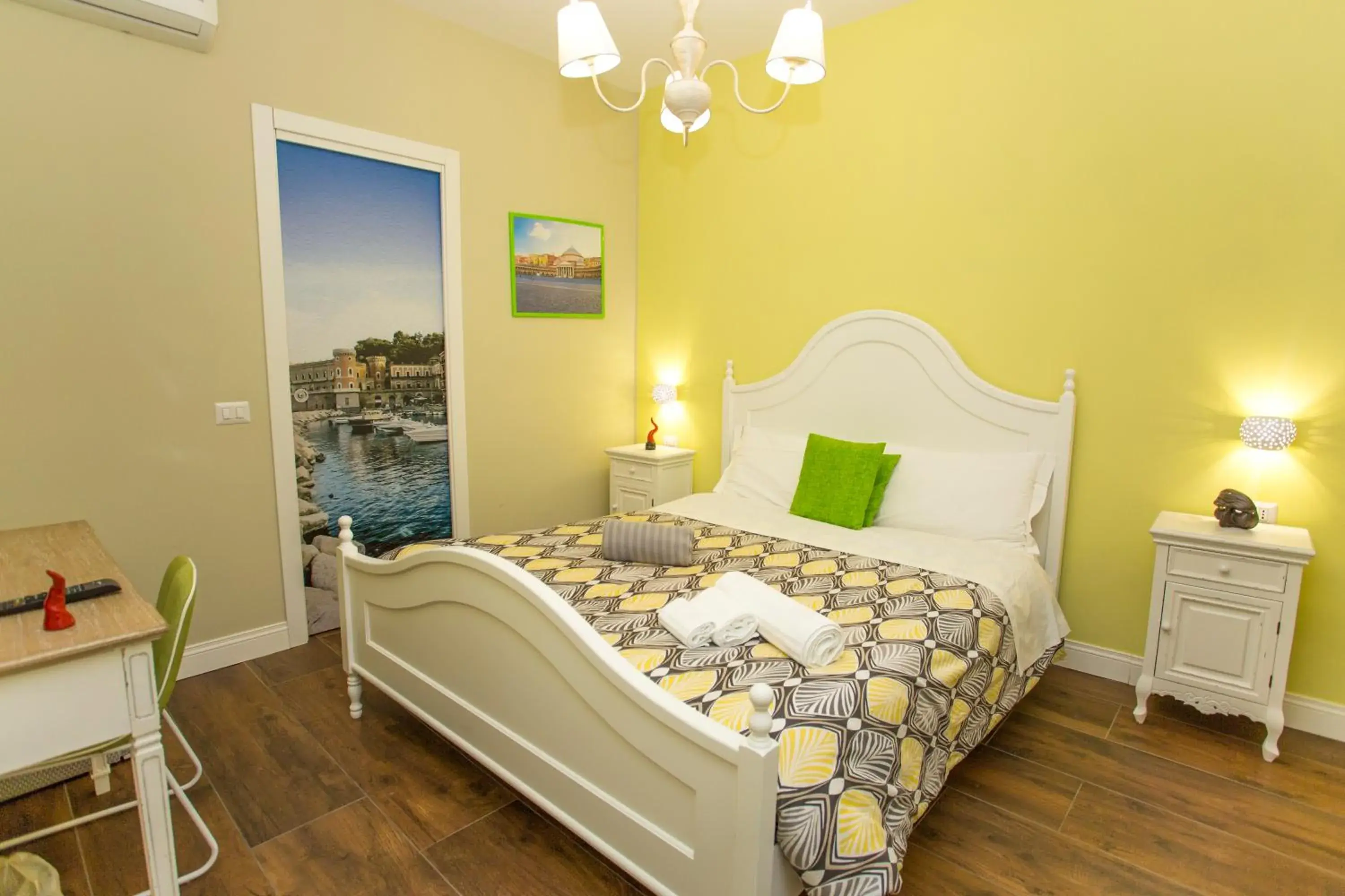 Basic Double Room in Chiaia 205 Basic Double Room in Chiaia 205