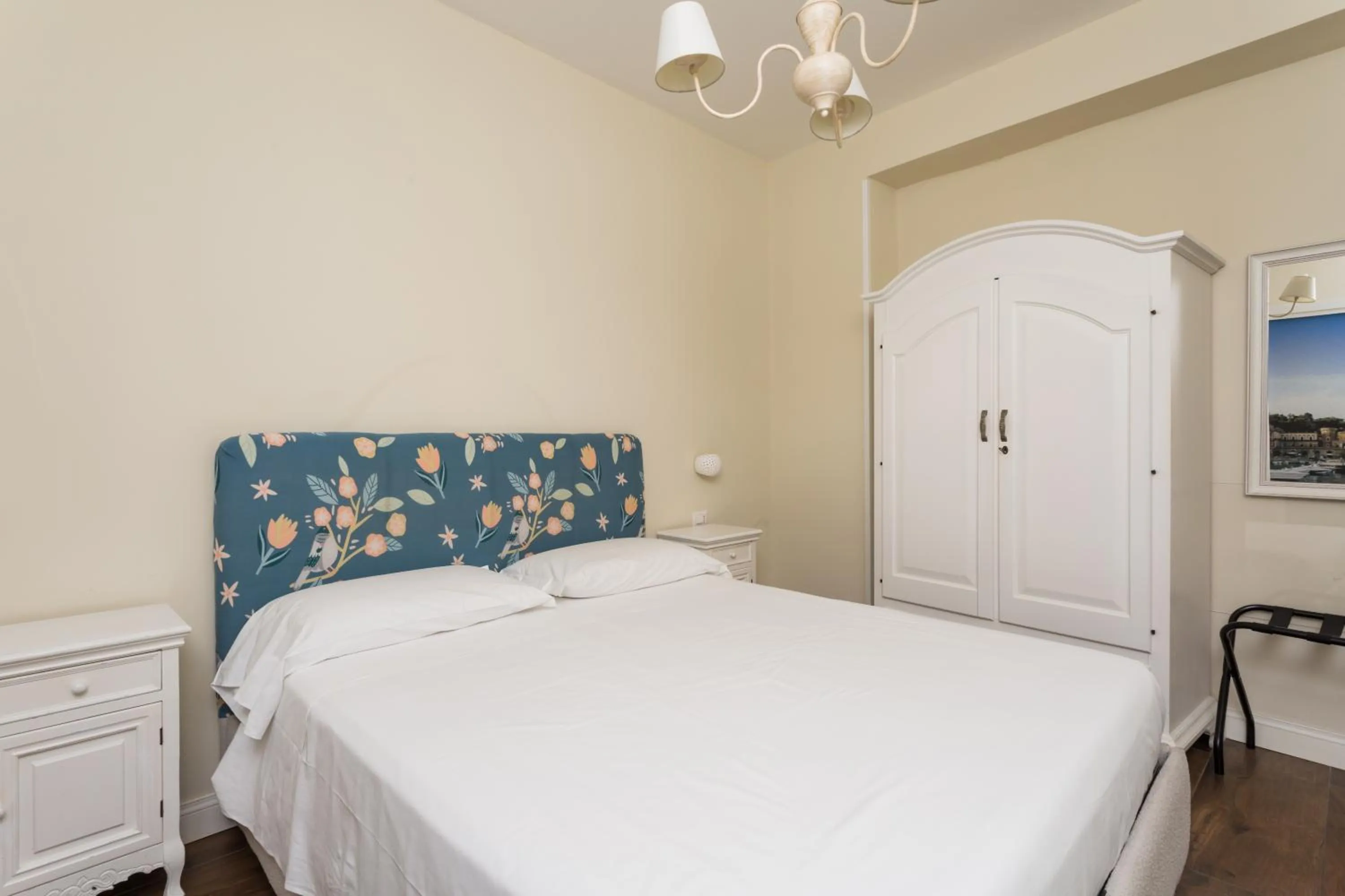 Bed in Chiaia 205 By Dimorra