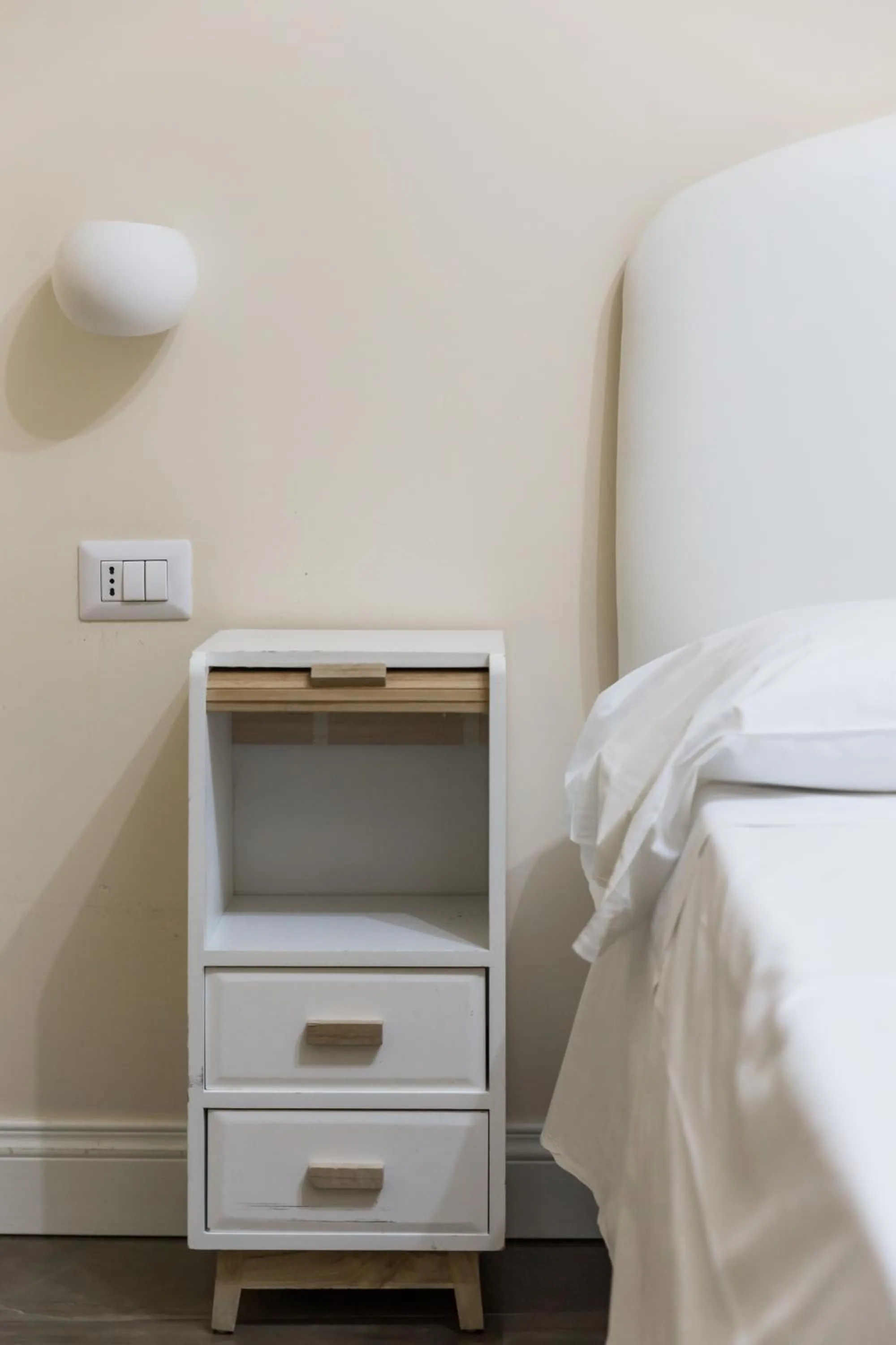 Bed in Chiaia 205 By Dimorra