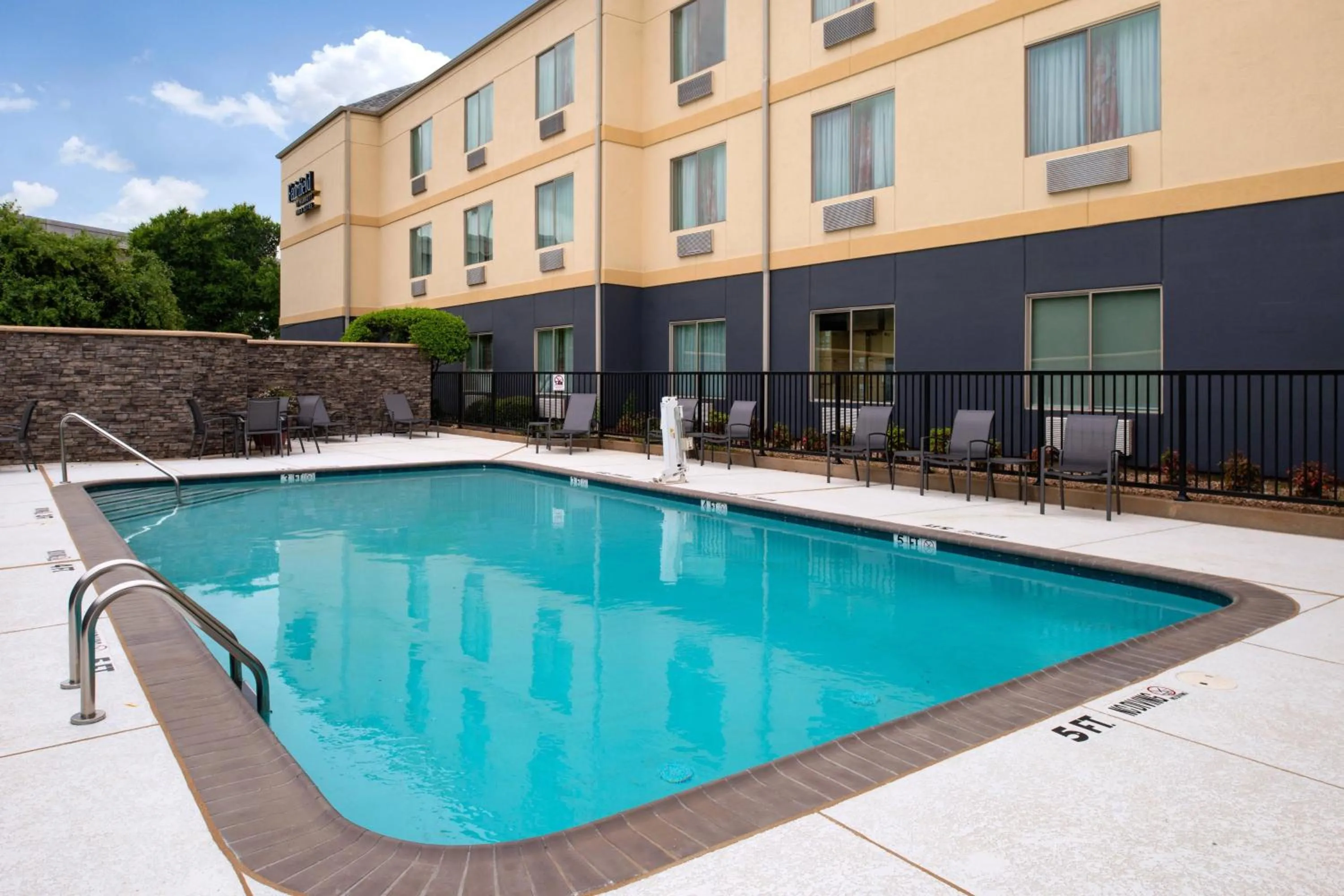Swimming pool in Fairfield Inn Arlington Near Six Flags