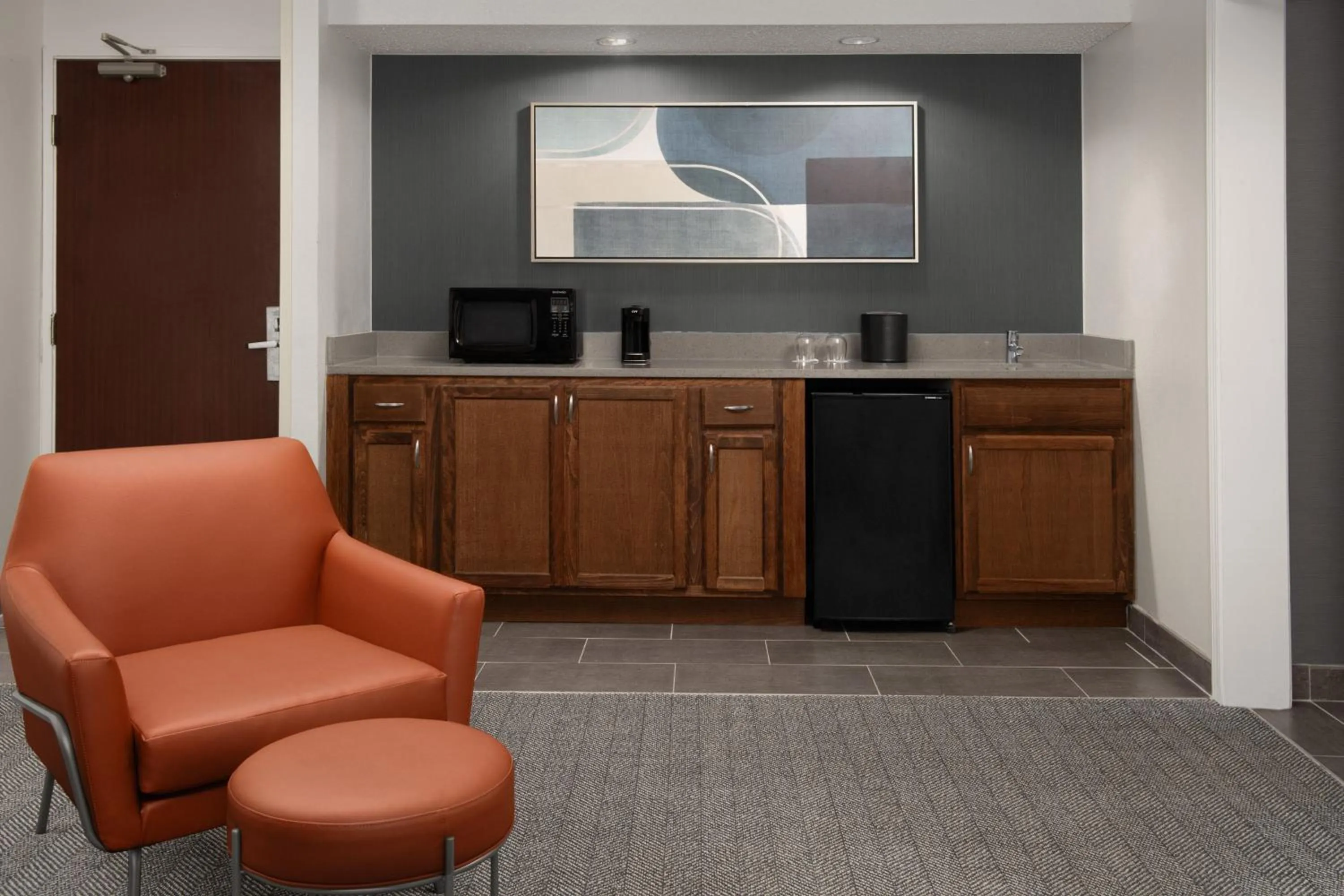 Kitchen or kitchenette in Courtyard by Marriott Dothan