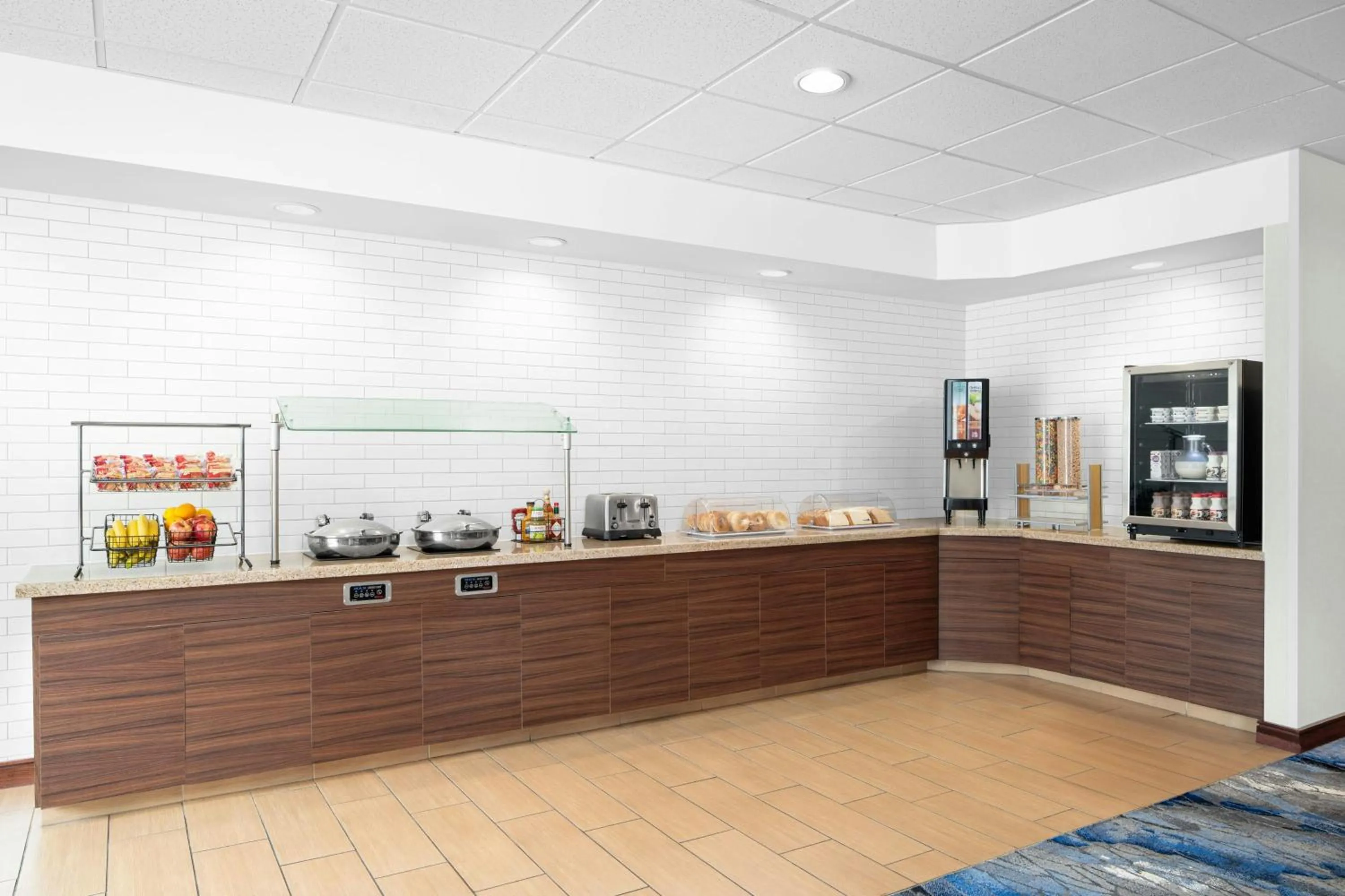 Breakfast in Fairfield Inn & Suites Marianna