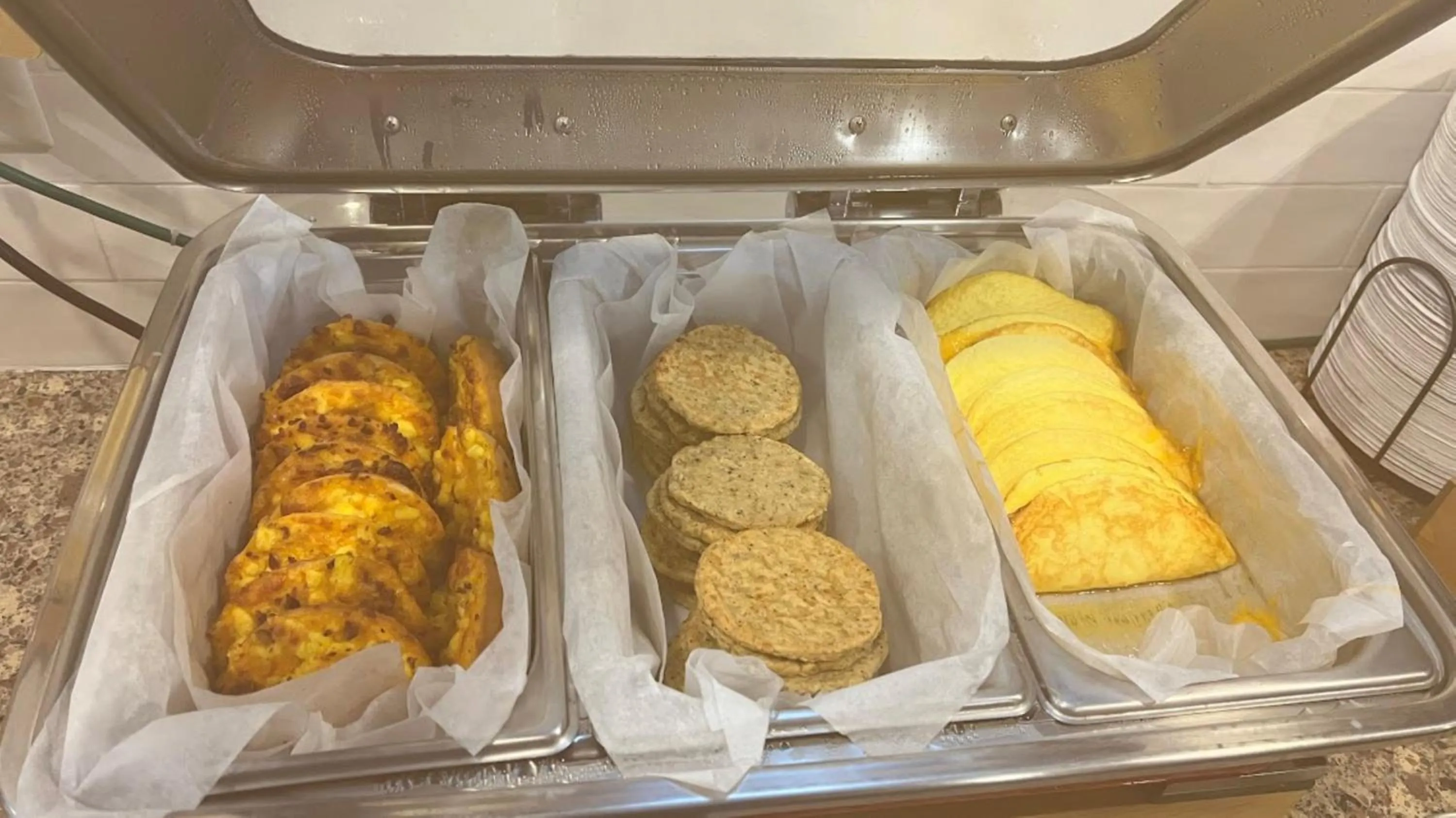 Buffet breakfast in Hampton Inn by Hilton Montrose