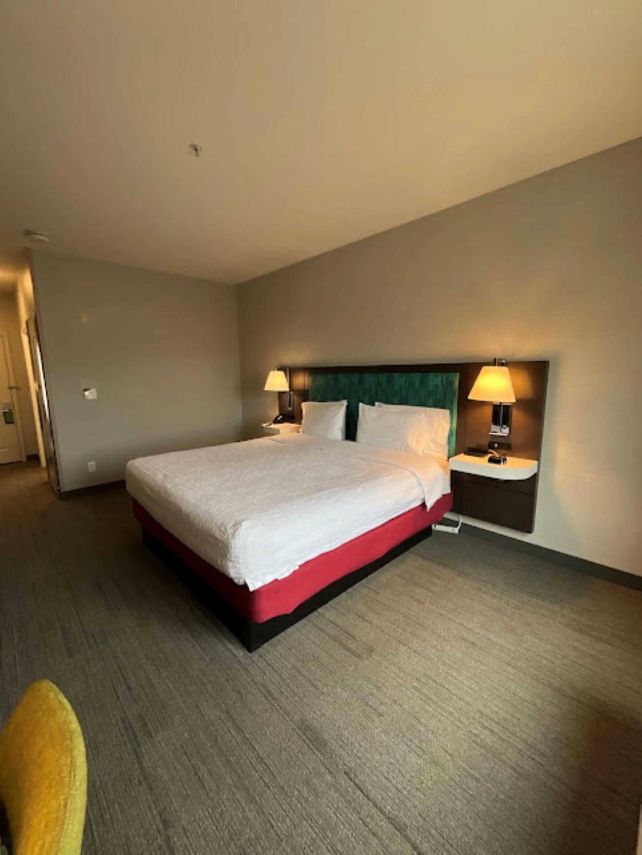 Bed in Hampton Inn by Hilton Montrose