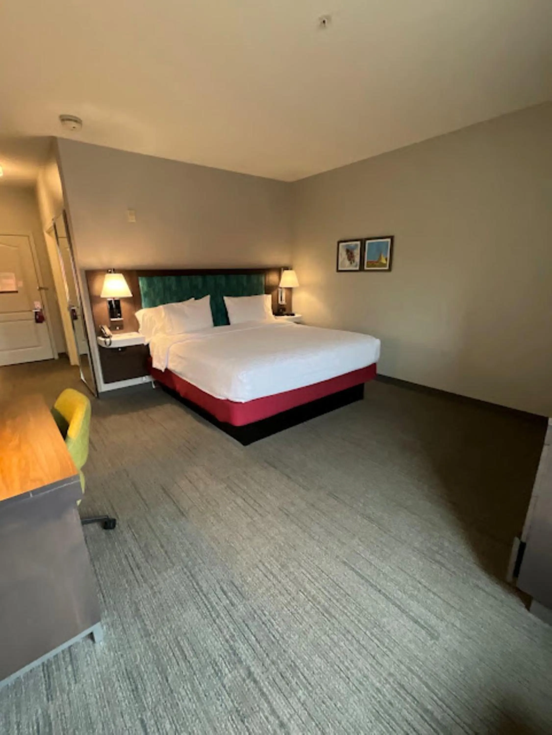 Bedroom, Bed in Hampton Inn by Hilton Montrose