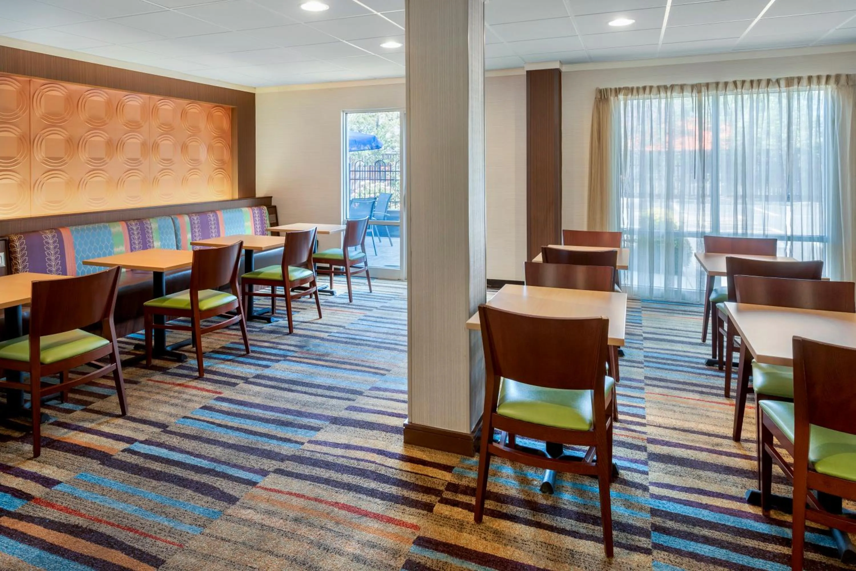 Restaurant/places to eat in Fairfield Inn & Suites by Marriott Dover
