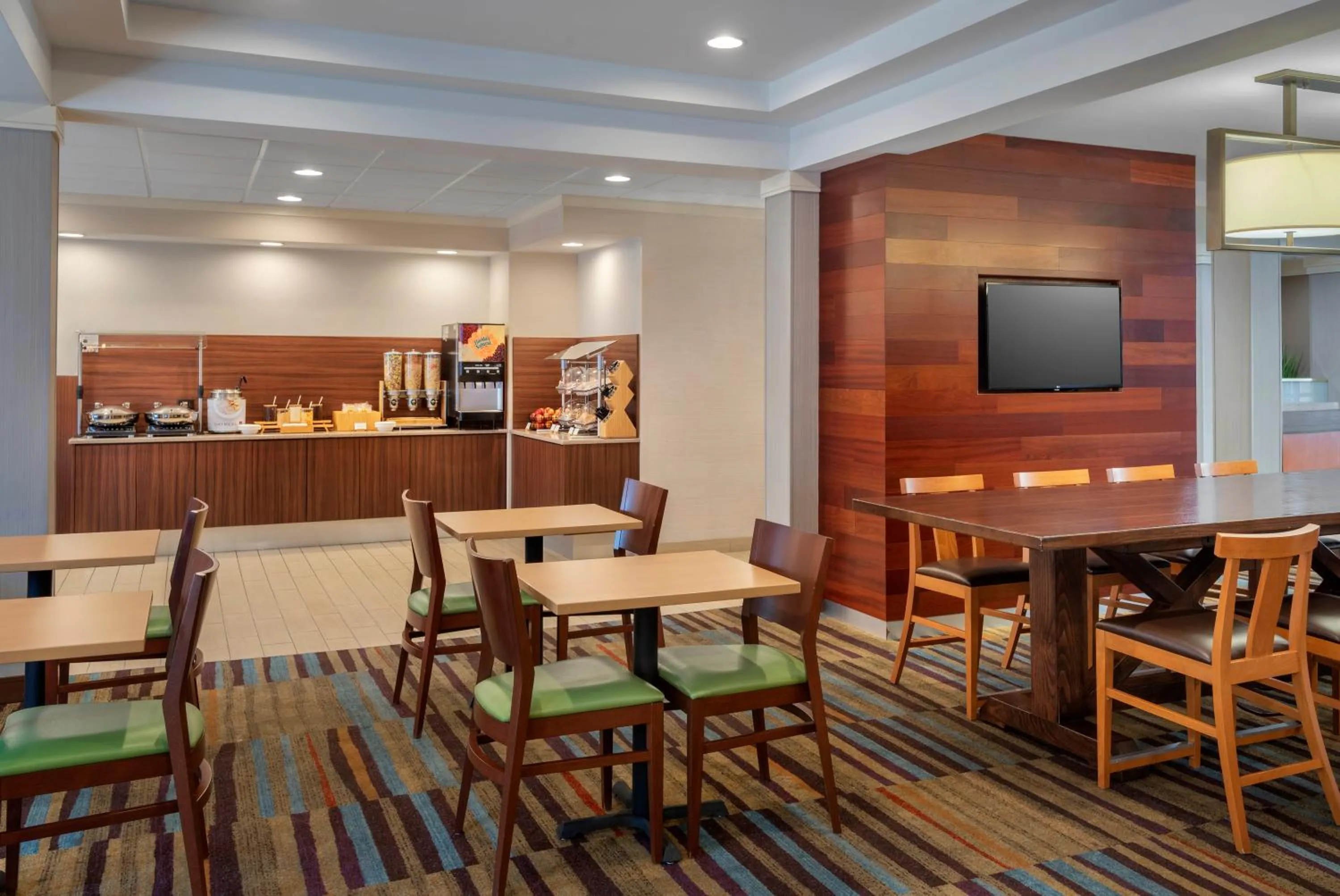 Breakfast in Fairfield Inn & Suites by Marriott Dover