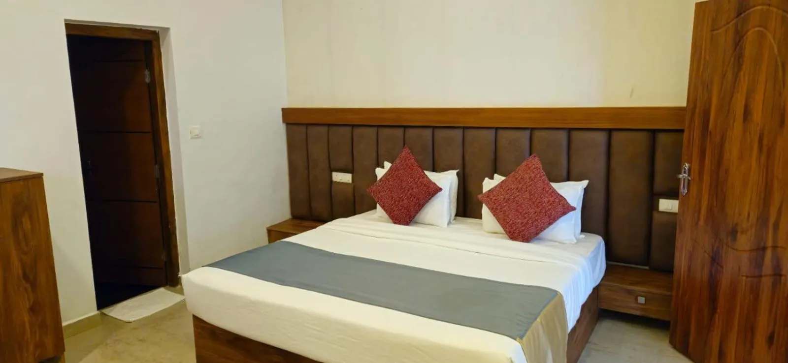 Bedroom, Bed in Elixir Hills Suites Resort and Spa