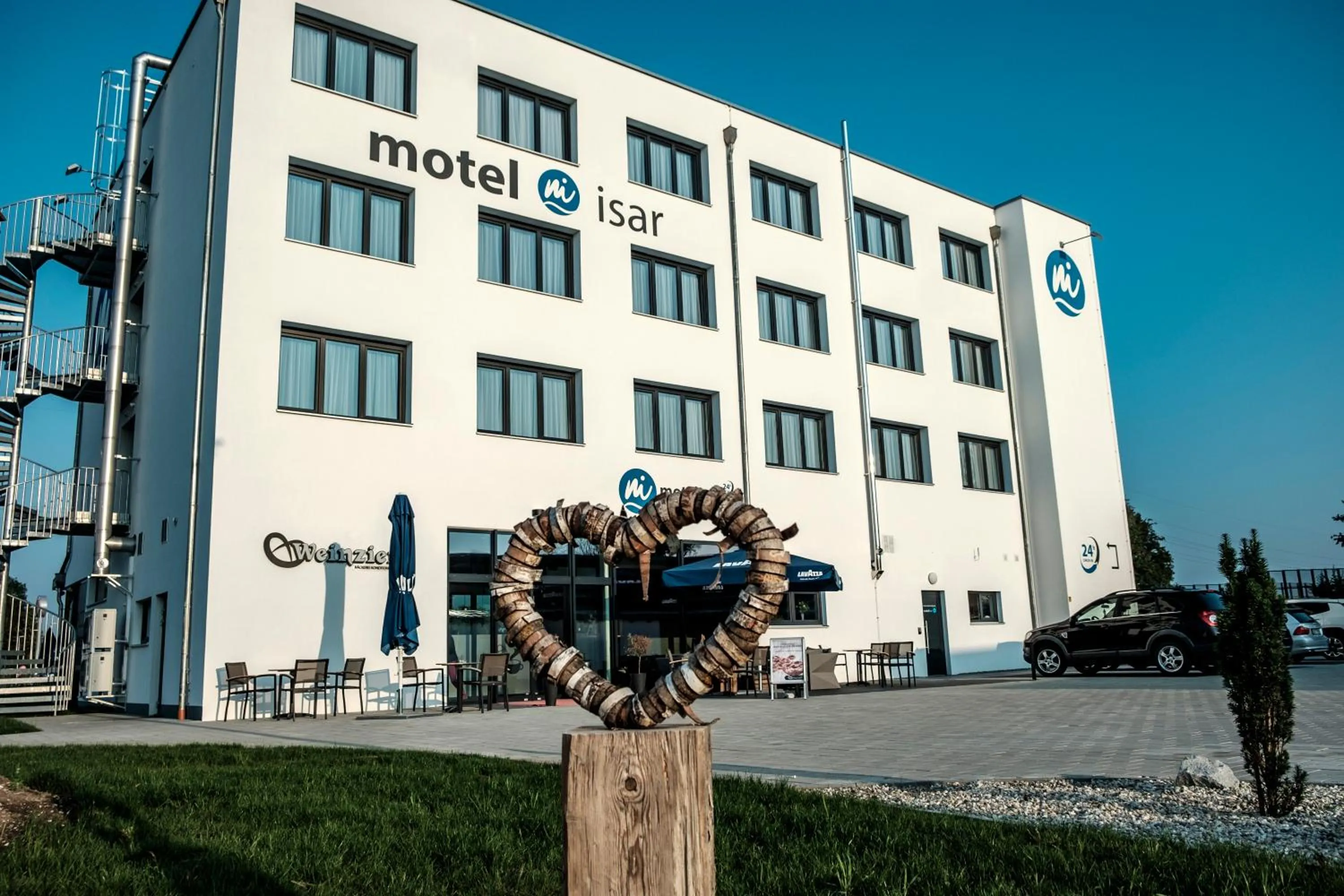 Property building in motel isar | 24h/7 checkin