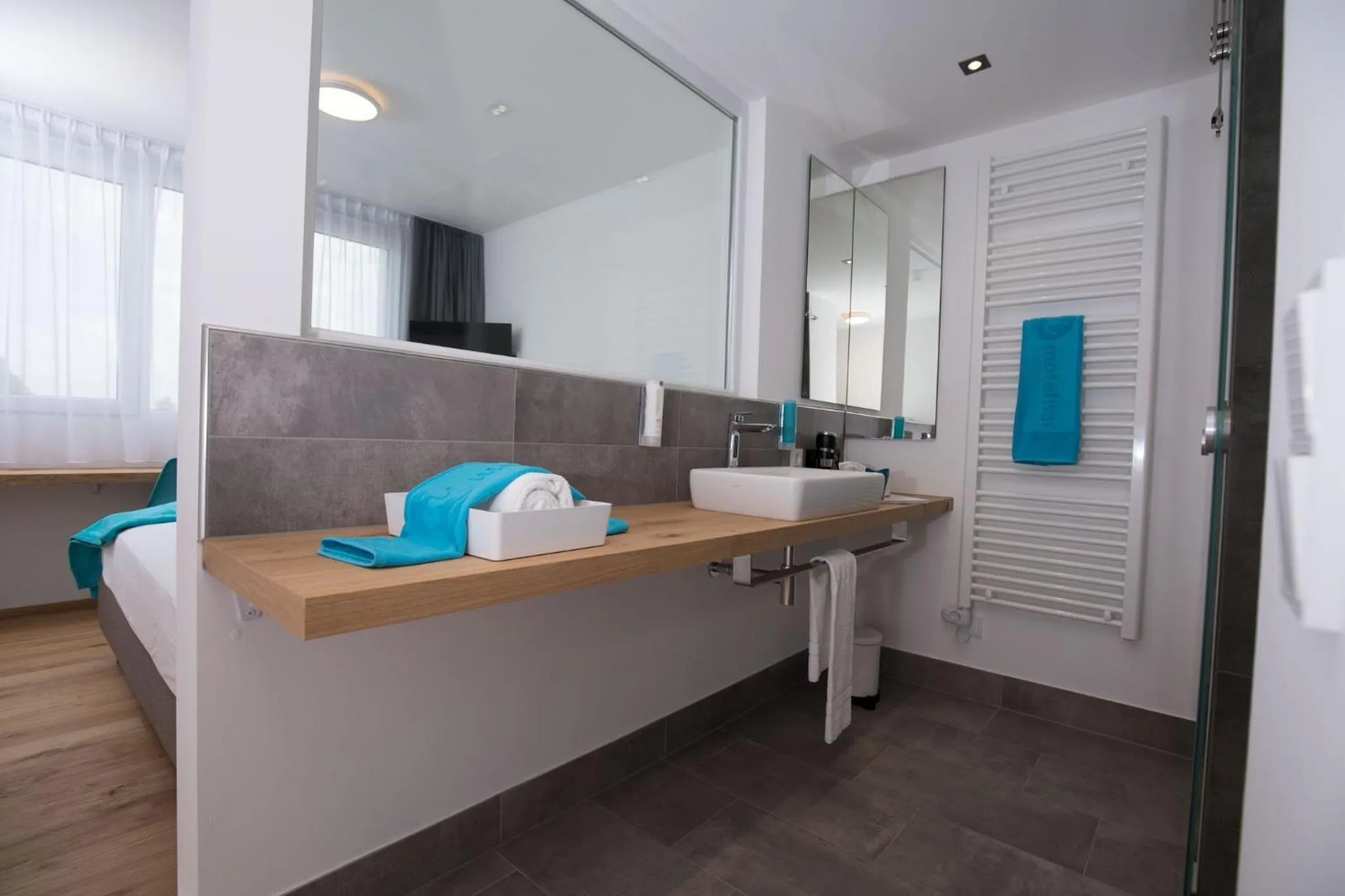 Staff, Bed in motel isar | 24h/7 checkin