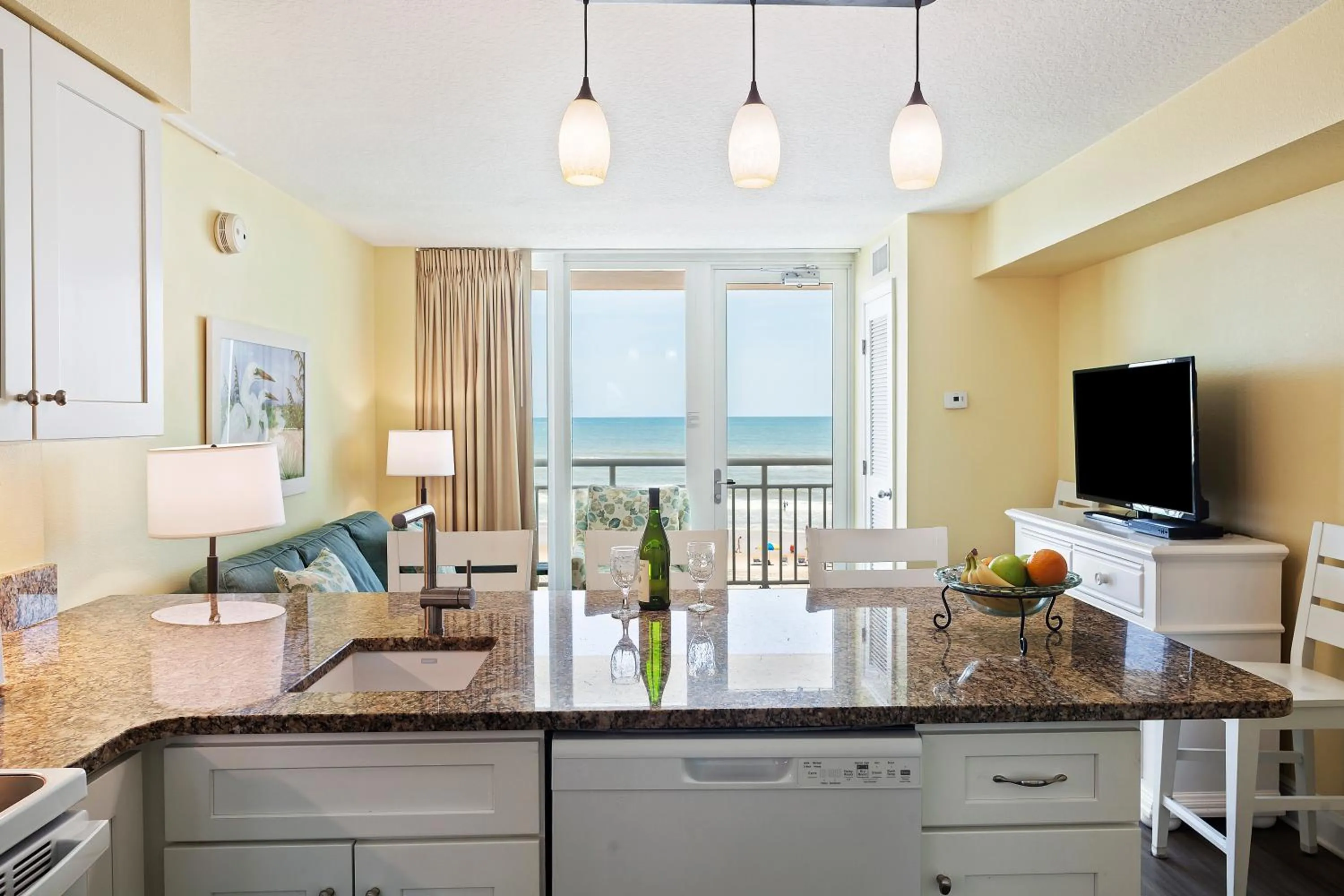 Communal lounge/ TV room in Royal Floridian Resort by Spinnaker